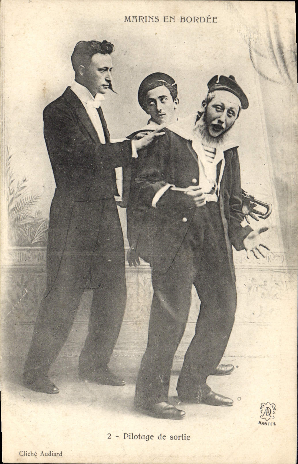 VINTAGE POSTCARD Boat Sailors in broadside Piloting of exit