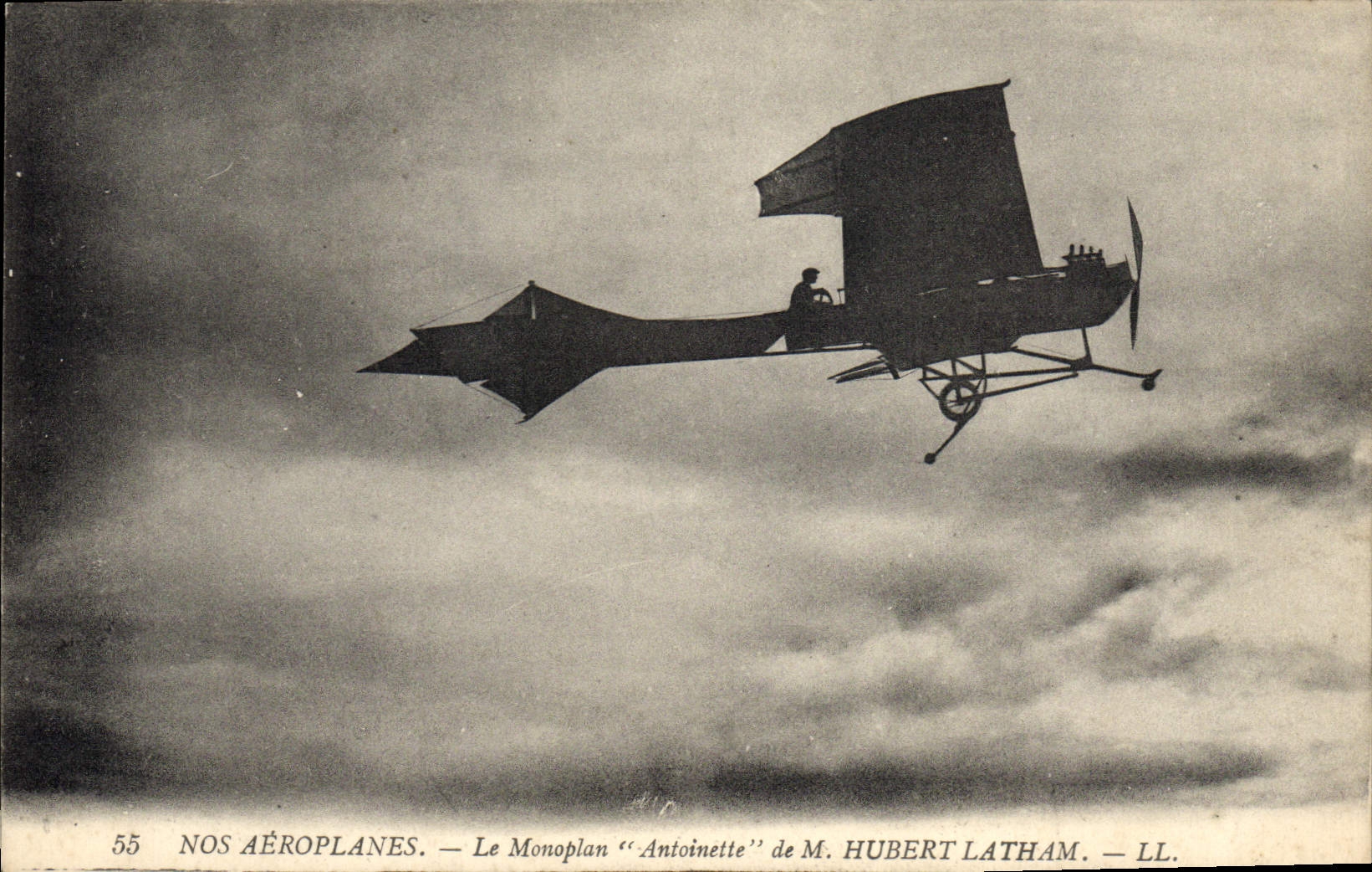 CPA Avion Aviation Monoplan Antoinette de M Hubert Latham