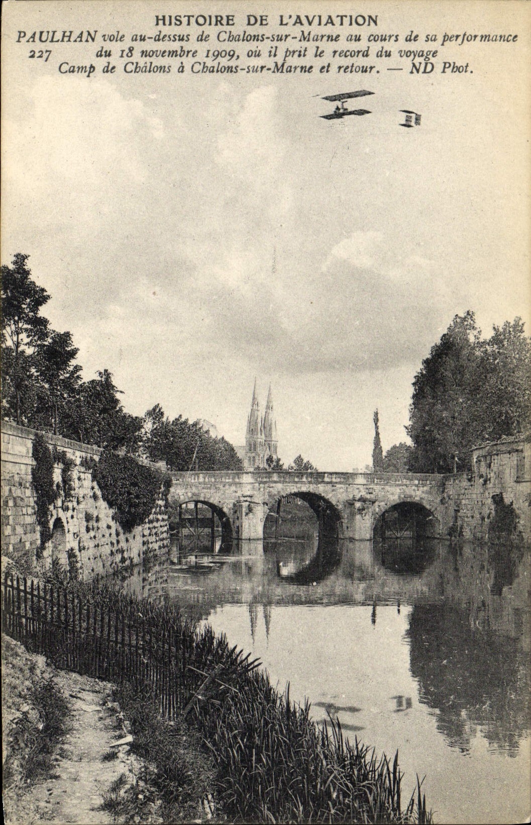 VINTAGE POSTCARD Avion Paulhan Aviation flies to the top of Trawl-nets on the Marne