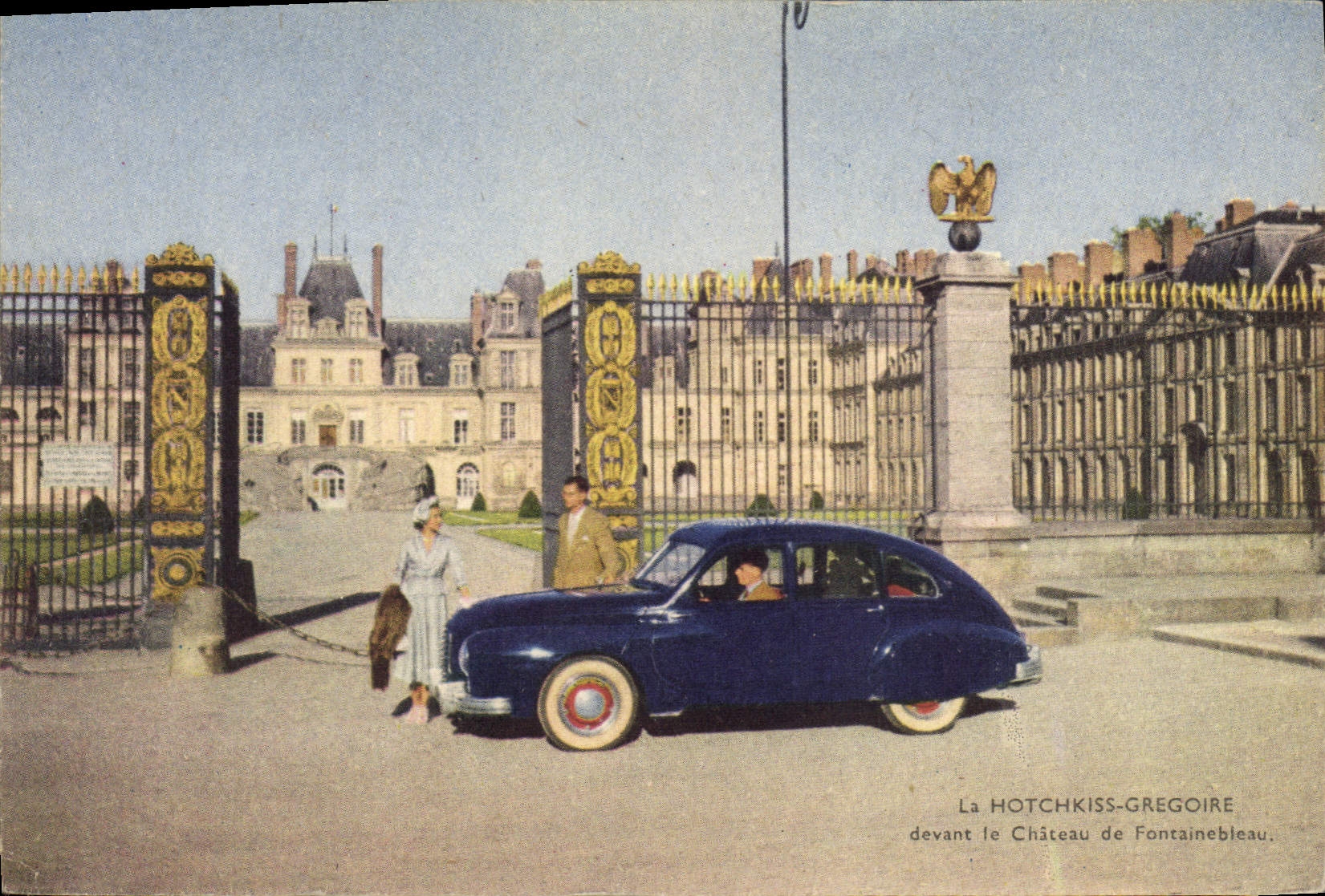 VINTAGE POSTCARD Automobile Hotchkiss Gregoire in front of the castle of Fontainebleau