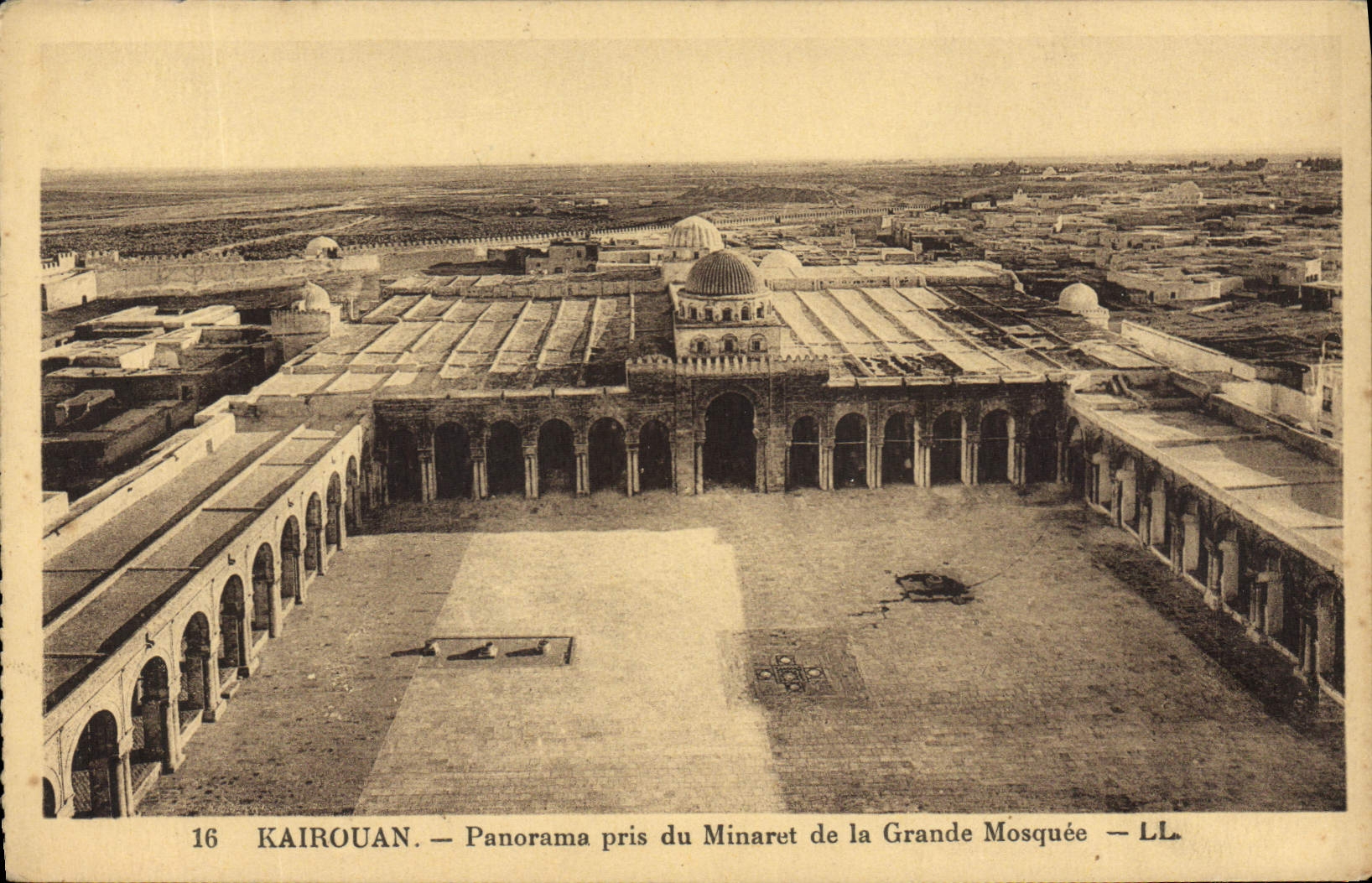 Panorama de Kairouan de la POSTAL de la VENDIMIA tomado del alminar de la mezquita grande