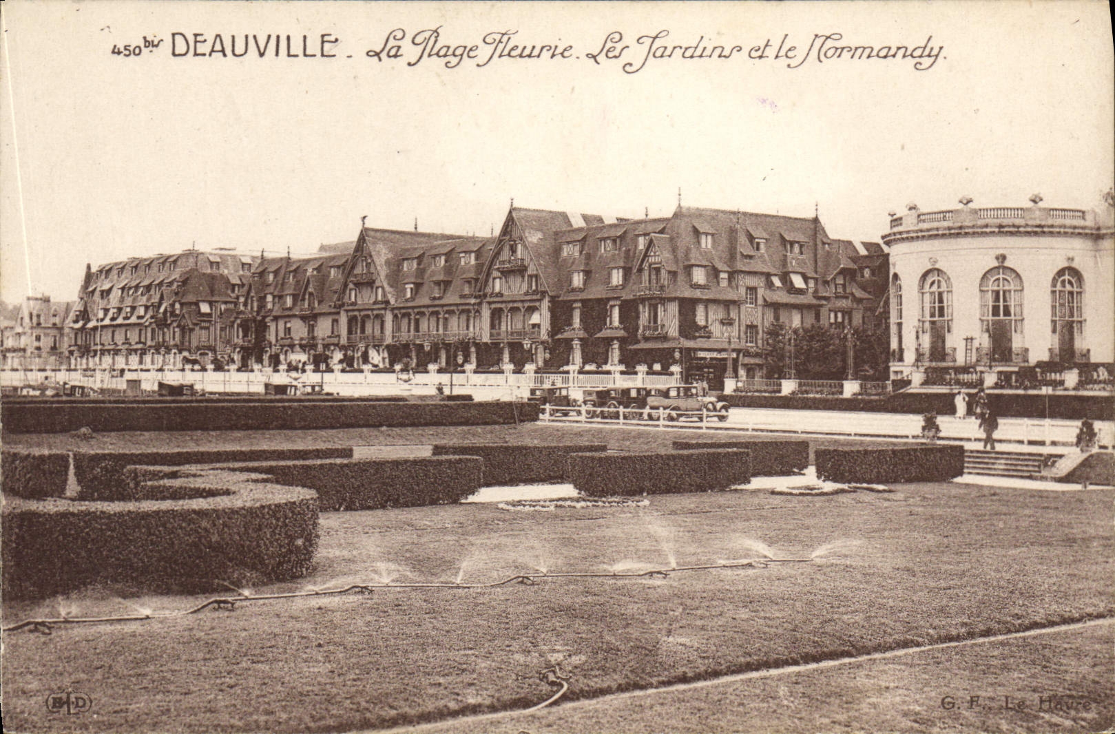 La POSTAL Deauville de la VENDIMIA la playa florecida cultiva un huerto y Normandía