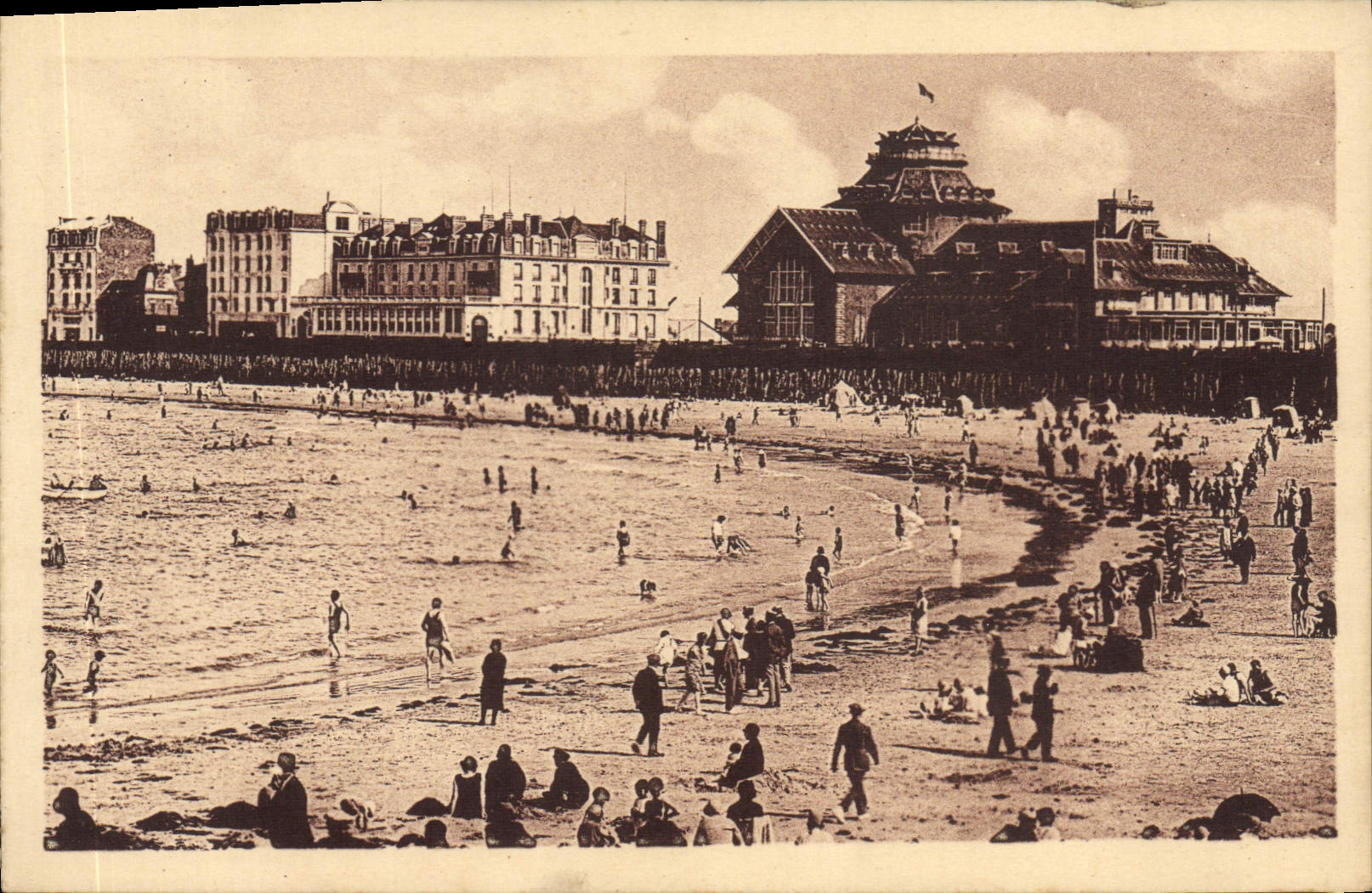 VINTAGE POSTCARD Holy Malo the Franklin Casino And Hotel