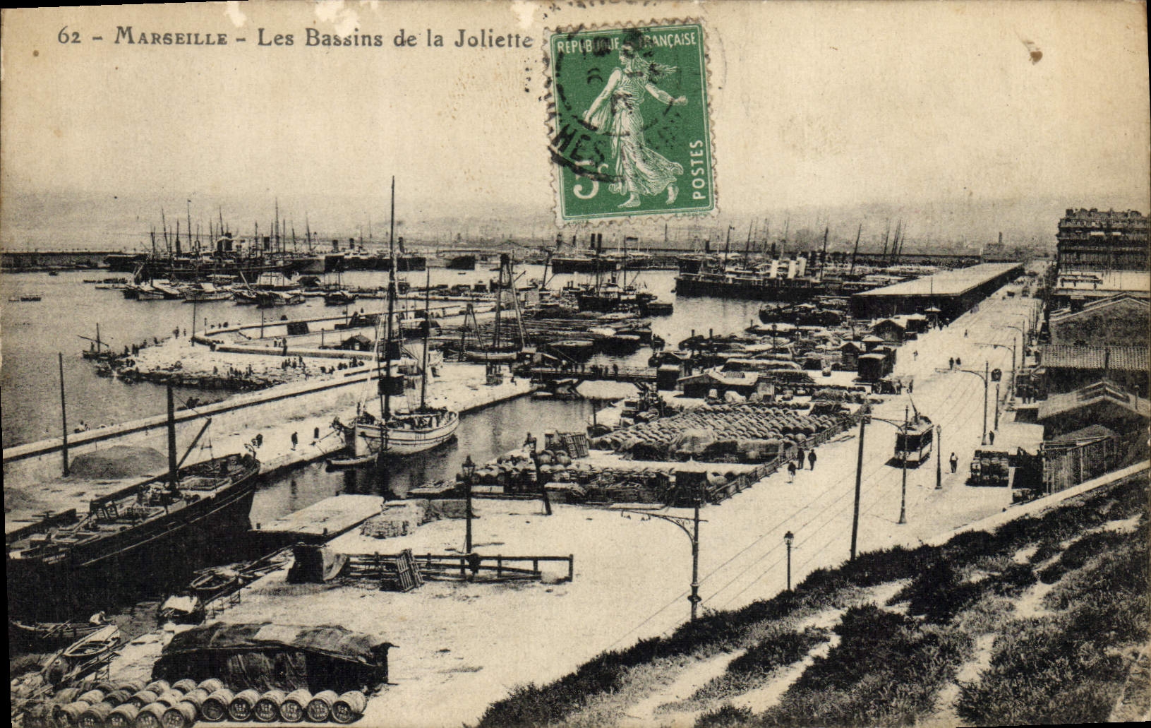 CPA Marseille Les Bassins de la Joliette Bateaux