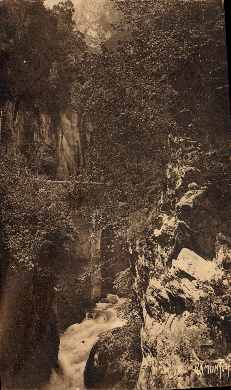 CPA Eaux Chaudes Vallee d'Ossau Le Gouffre de Hourat en Montant de Laruns