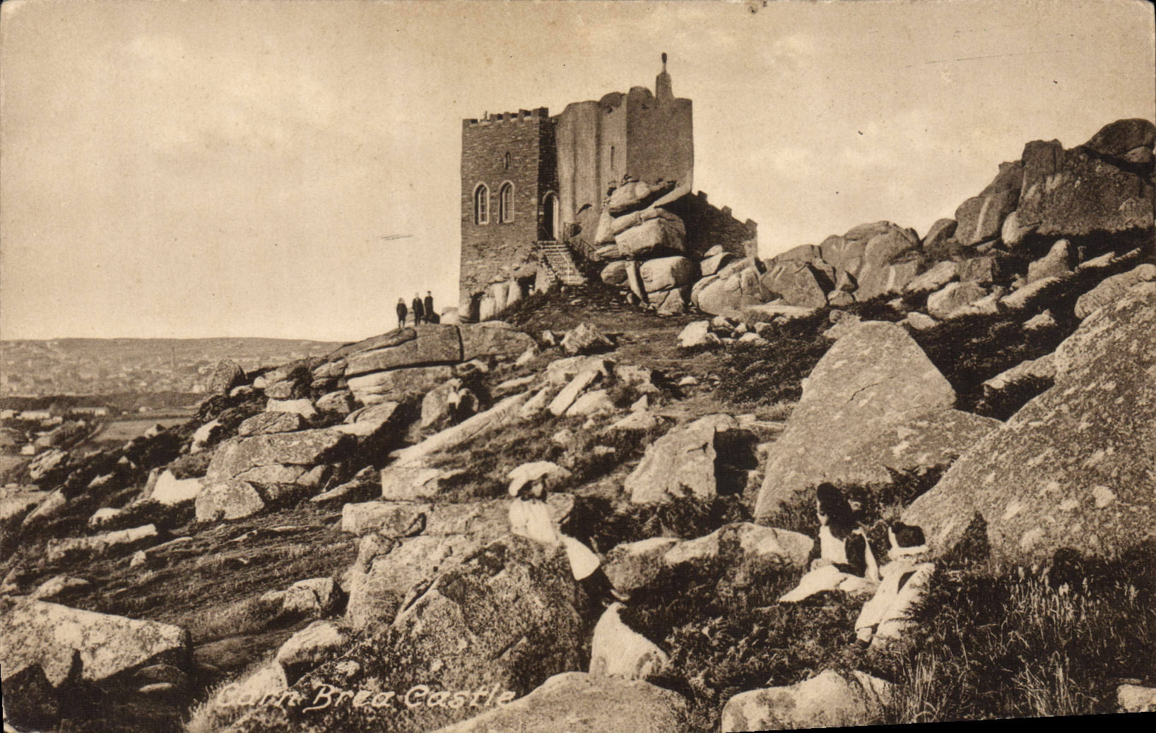 VINTAGE POSTCARD Cairn Brea Castle