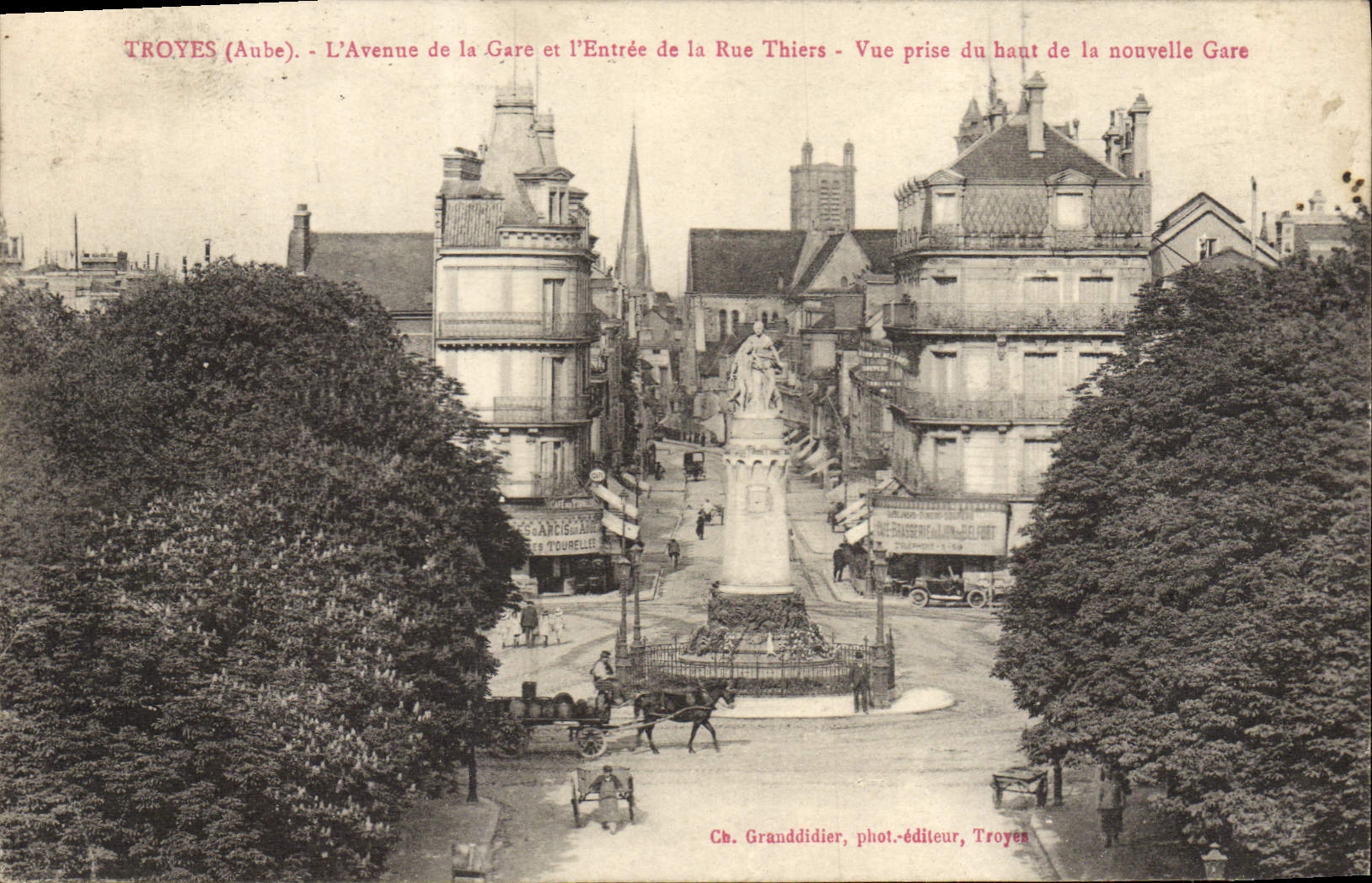 CPA Troyes L'Avenne de la Gare et L'Entree de la Rue Thiers Vue prise du haut de la nouvelle gare