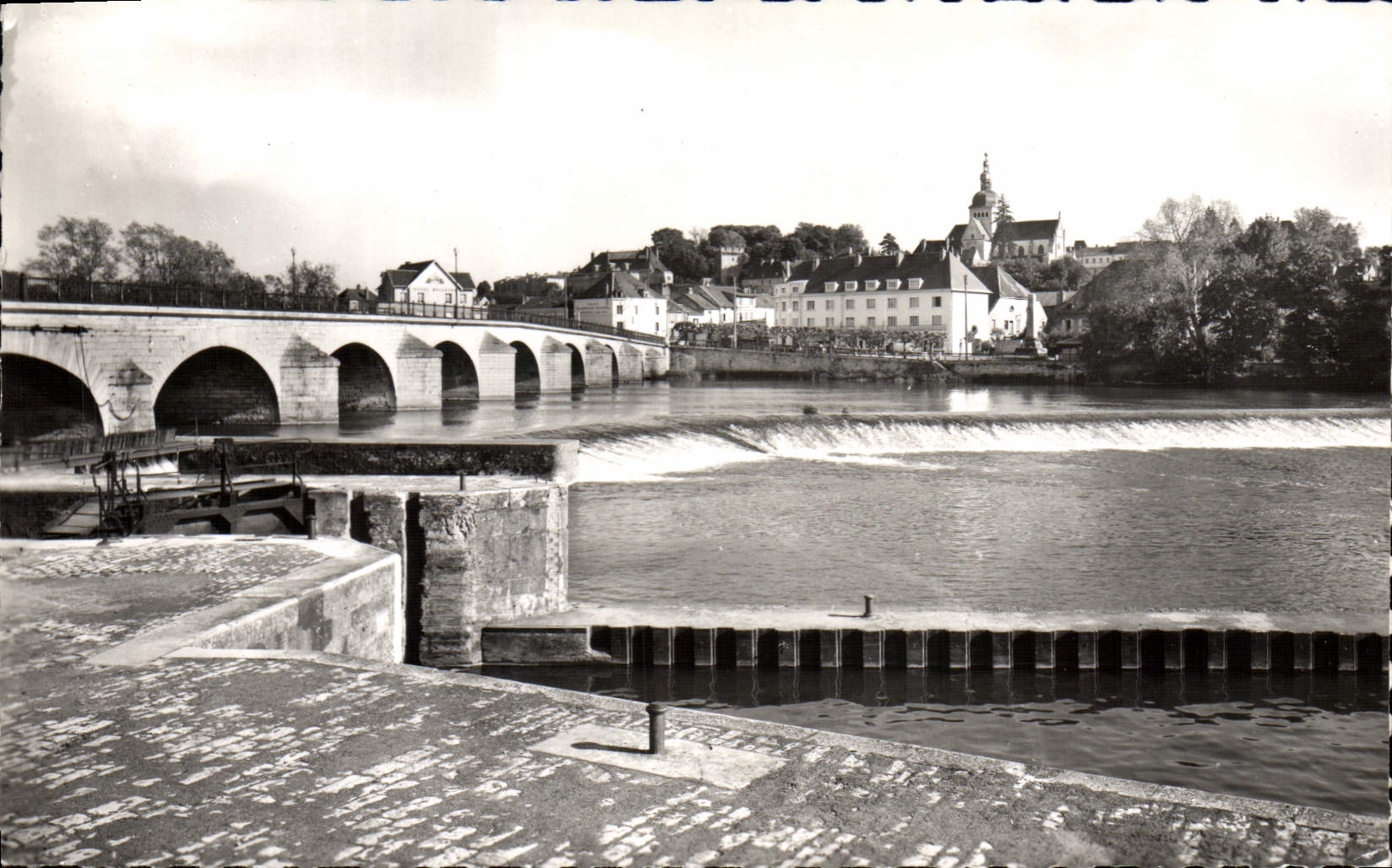 MODERN CARD Gray Stopping On the Saone