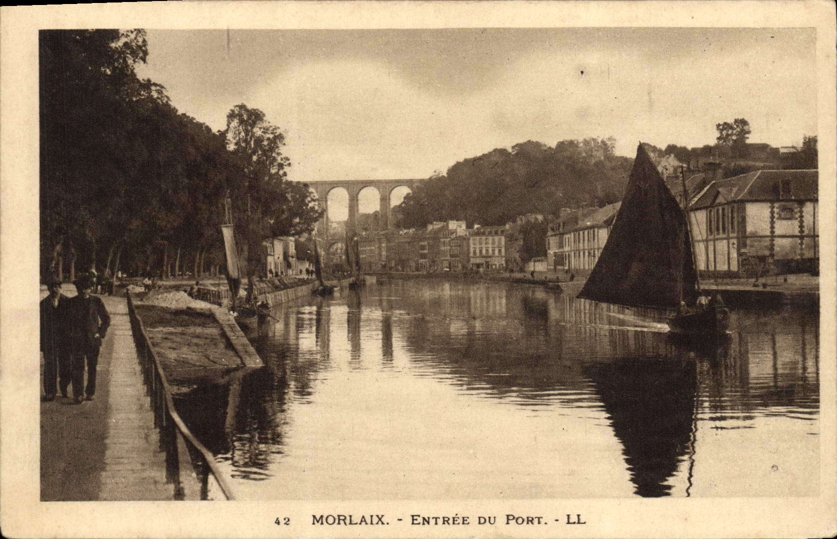 La POSTAL Morlaix de la VENDIMIA entró del puerto