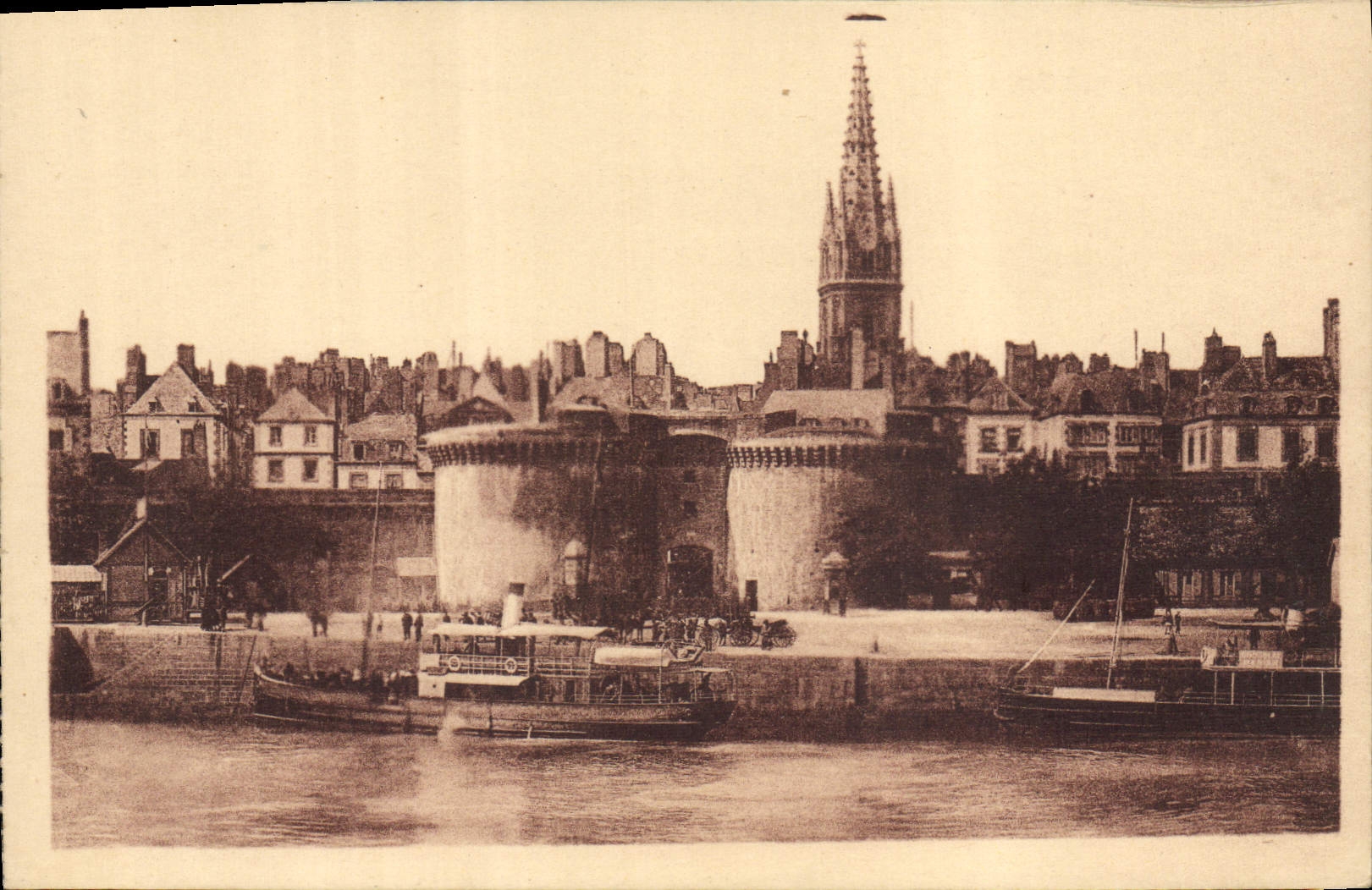 VINTAGE POSTCARD Holy Malo Quays And the Large Gate Boat