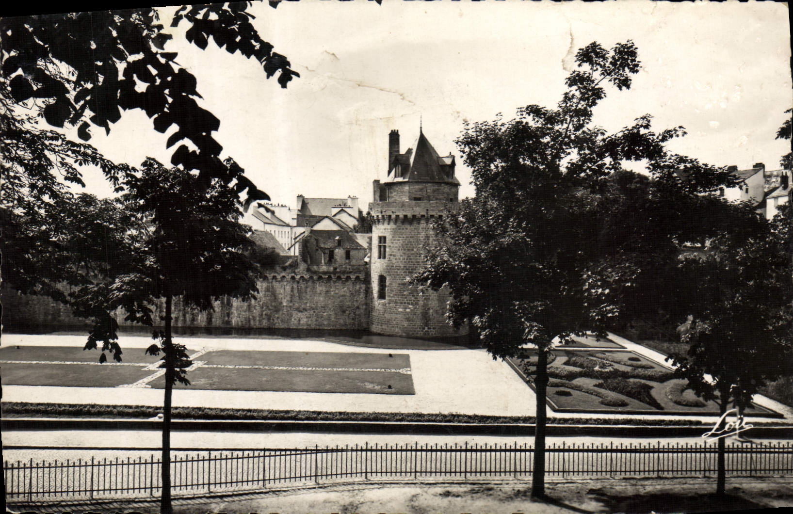 MODERN CARD Valves Garden And the Tower Of the Constable