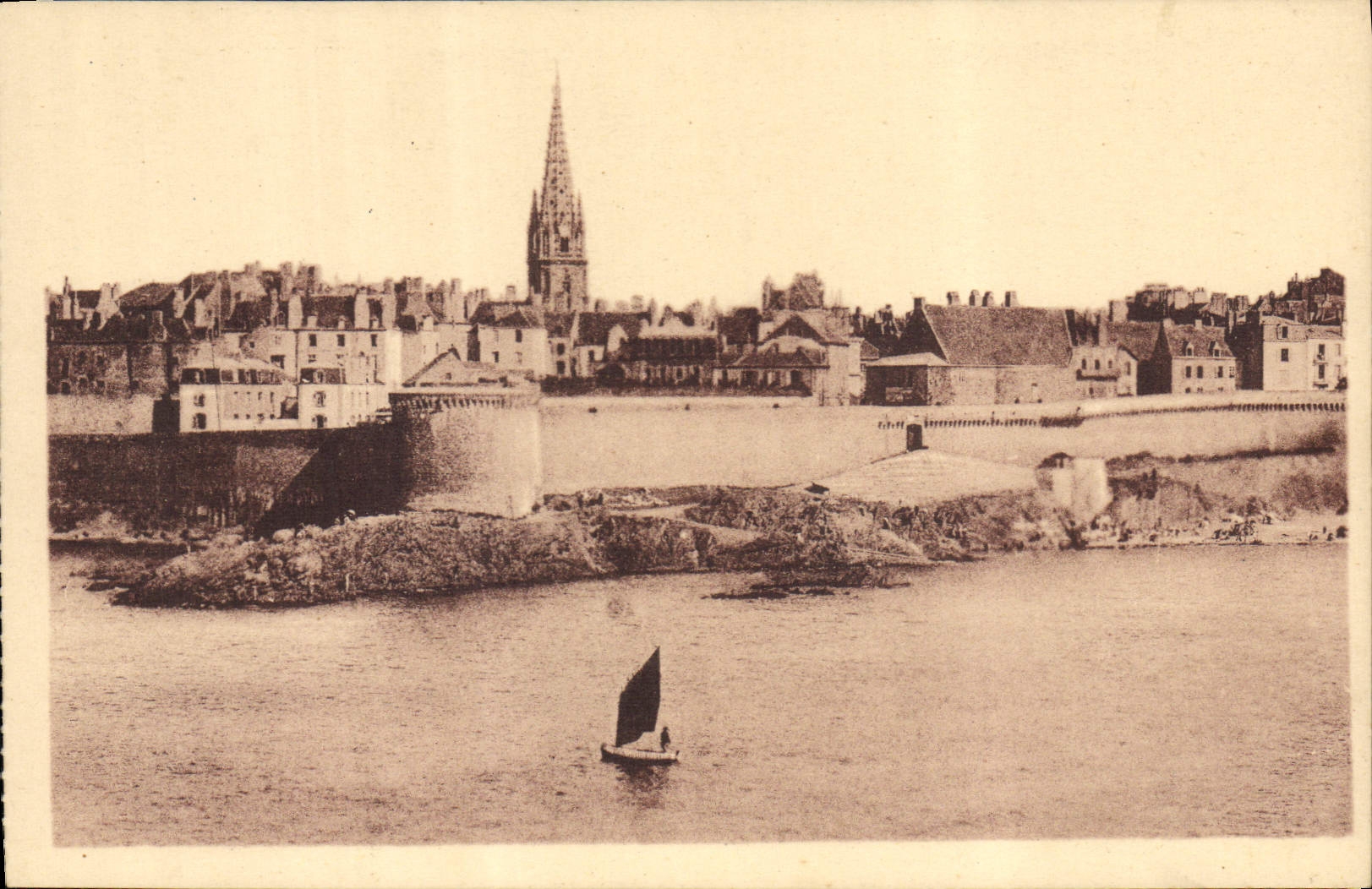 VINTAGE POSTCARD Holy Malo View taken of the Large Bey