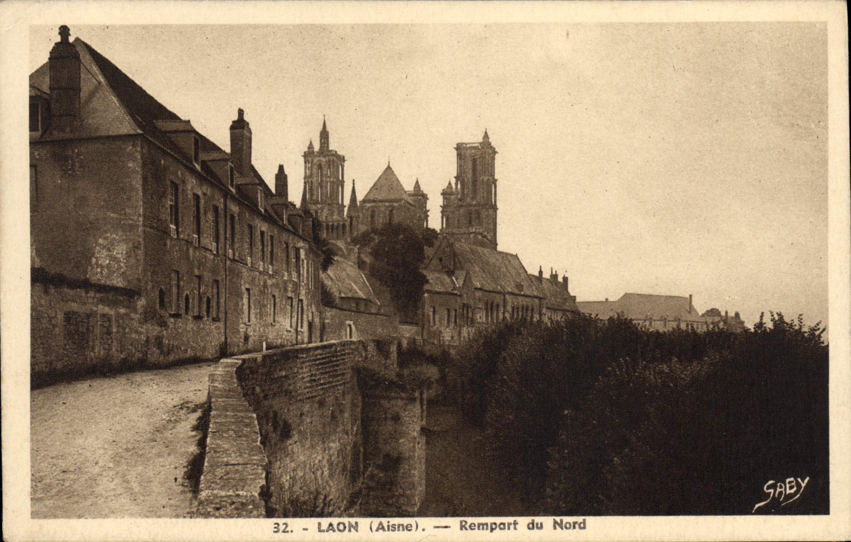 VINTAGE POSTCARD Laon Rampart of North