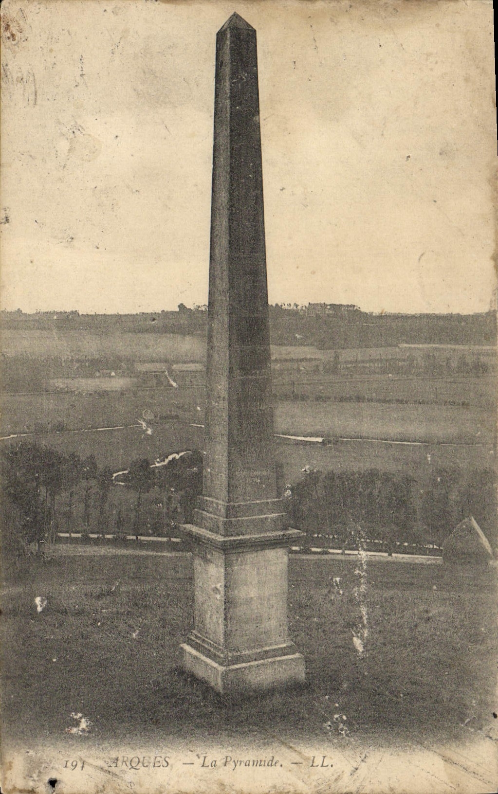 VINTAGE POSTCARD Arch the pyramid