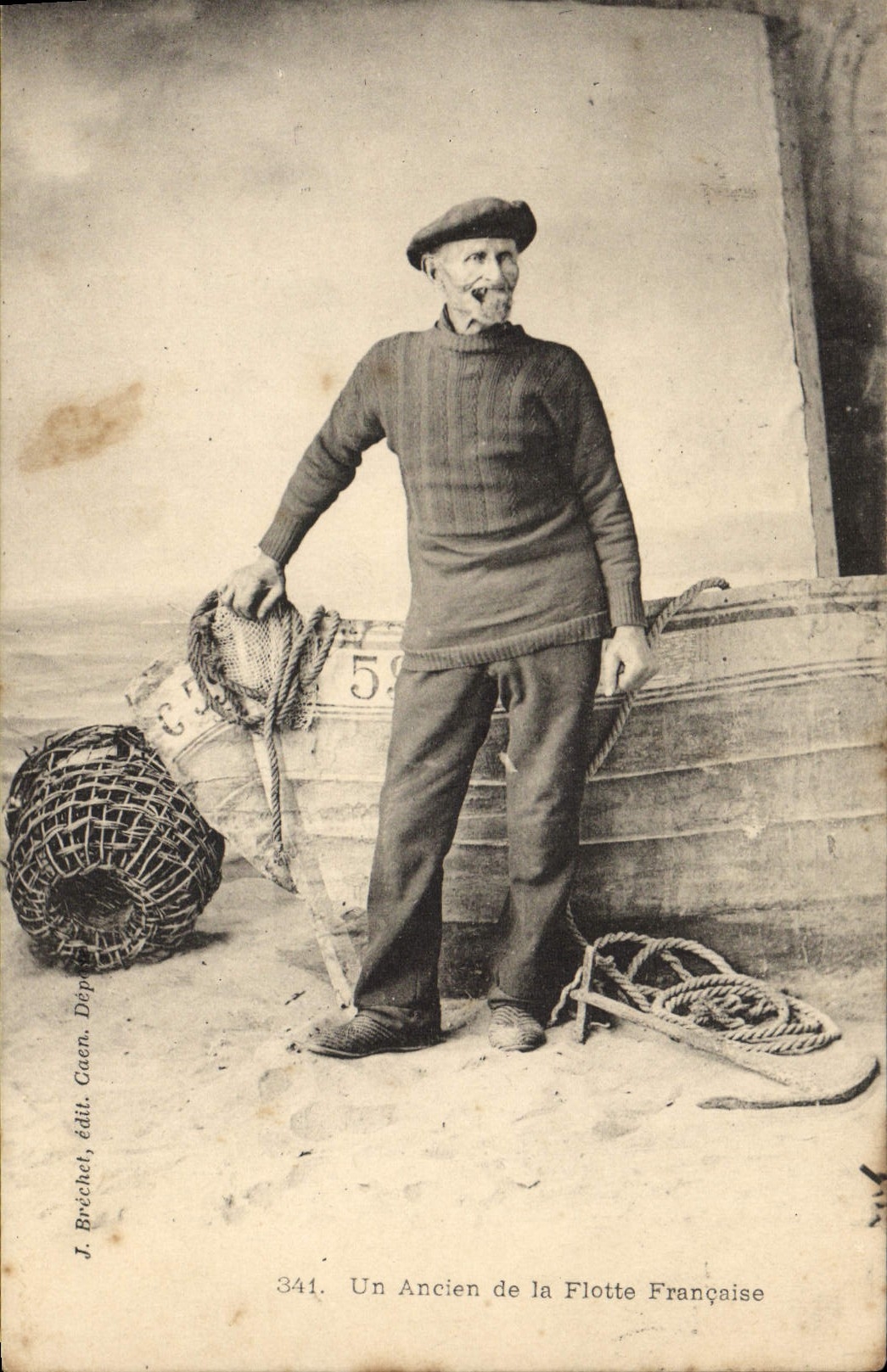 VINTAGE POSTCARD Boat old of the French fleet Sailor