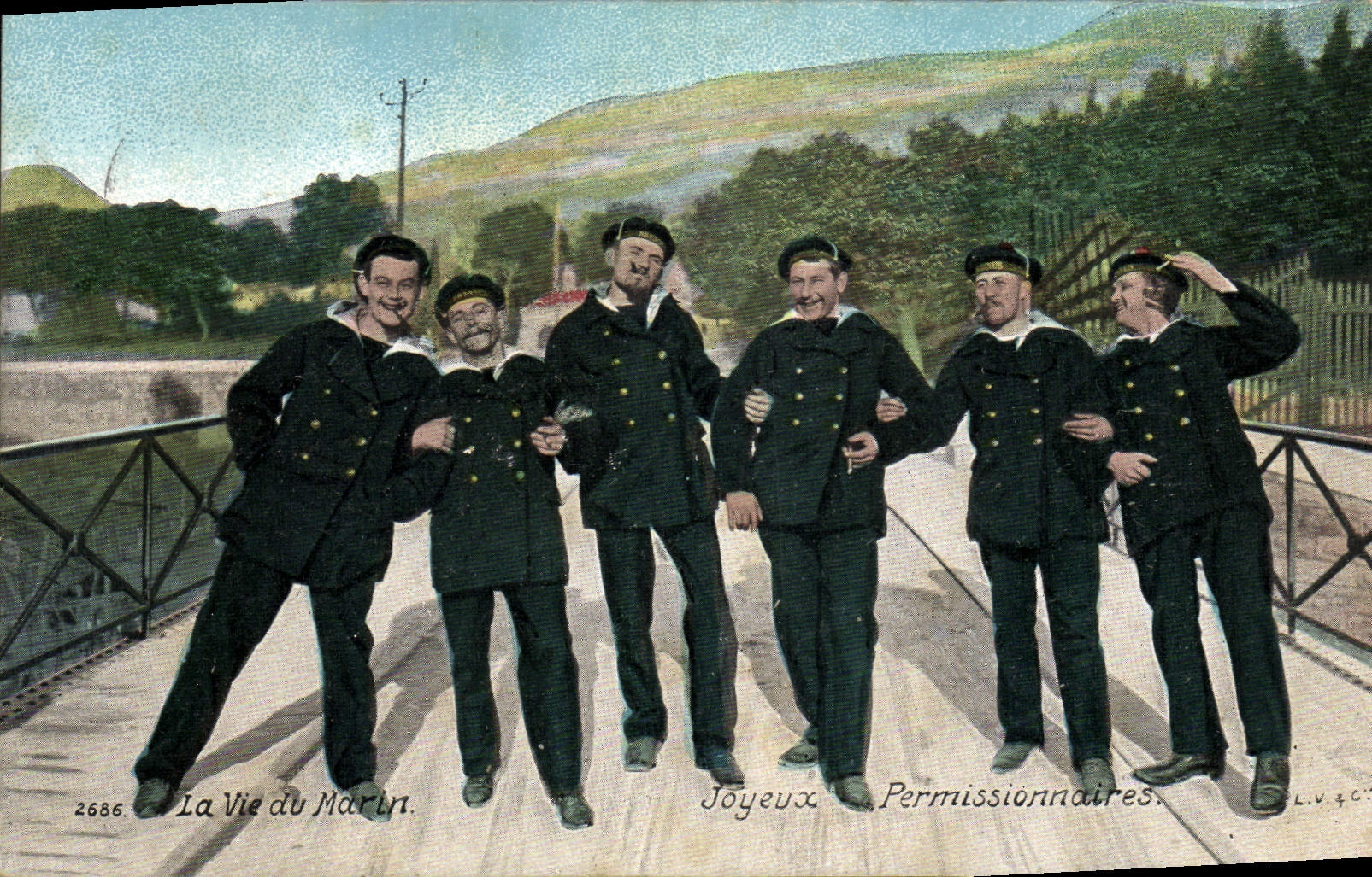 VINTAGE POSTCARD Boat life of the sailor