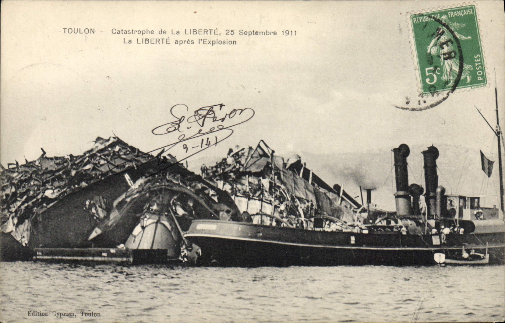 CPA Bateau Catastrophe du cuirasse Liberte La liberte apres l'explosion