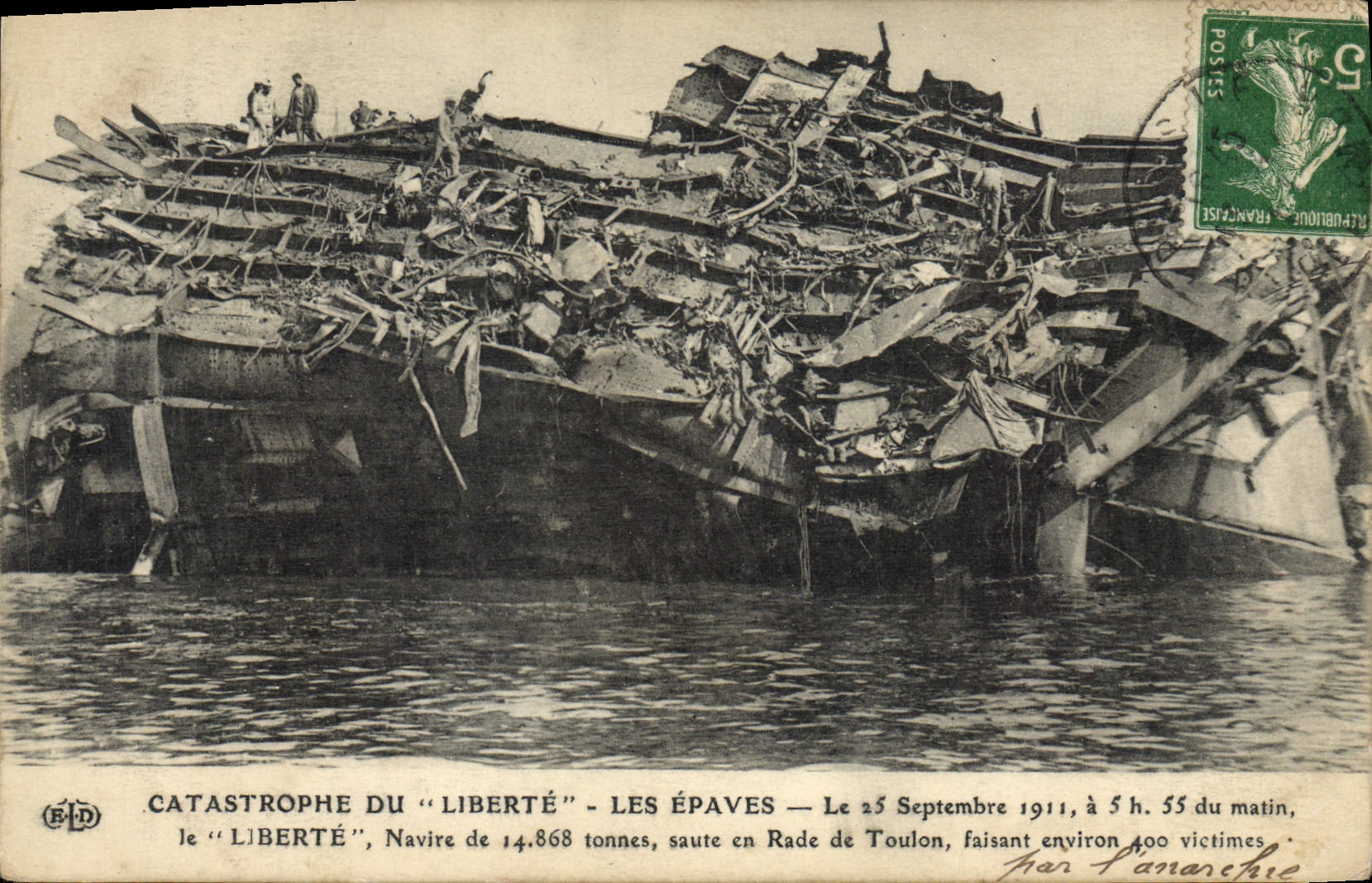 CPA Bateau Catastrophe du cuirasse Liberte Les epaves