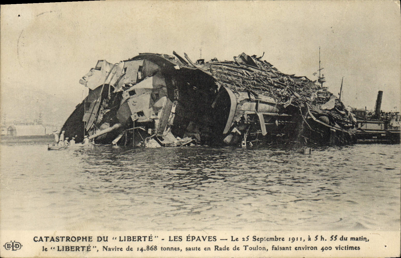 CPA Bateau Catastrophe du cuirasse Liberte Les epaves 