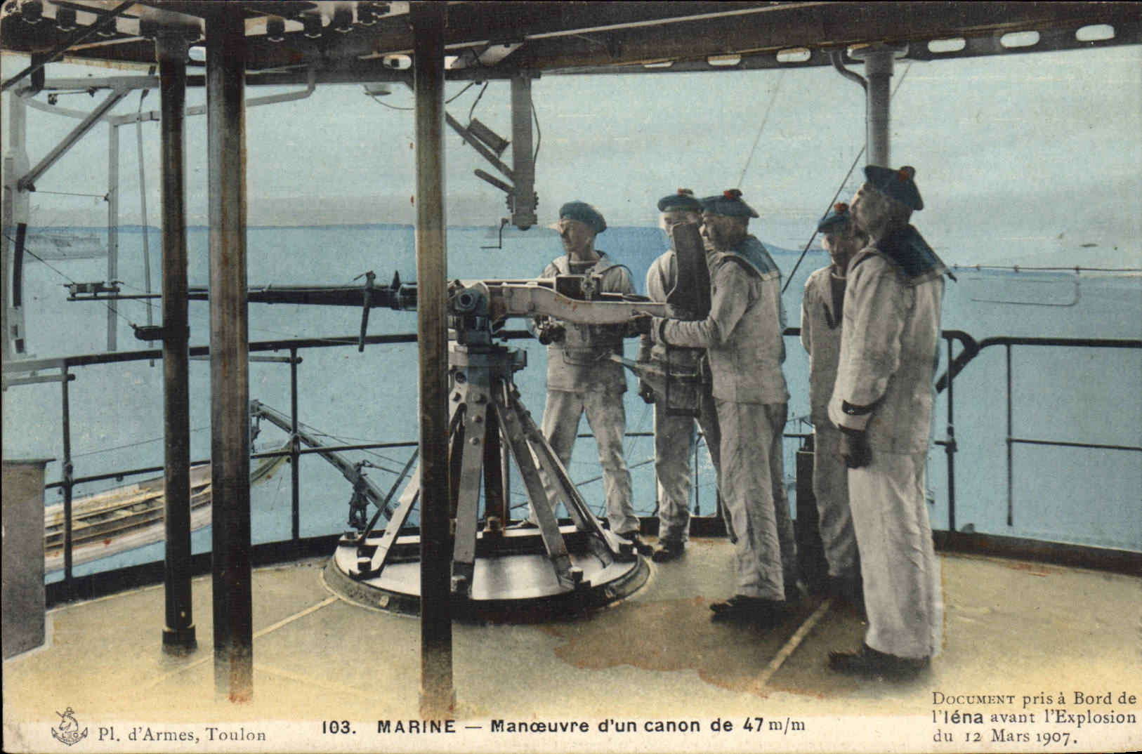 VINTAGE POSTCARD Bateau Marine Operates of a gun of 47 mm