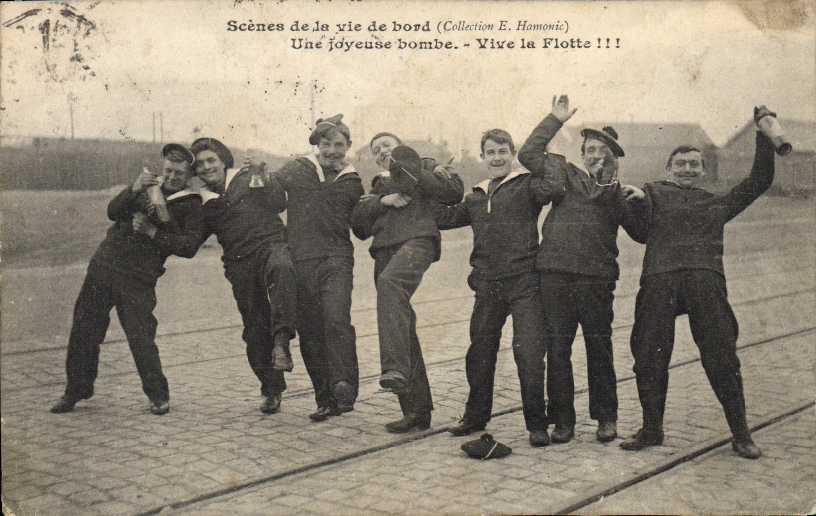 VINTAGE POSTCARD Bateau Scenes of life has edge a merry Vive bomb the Fleet Sailors