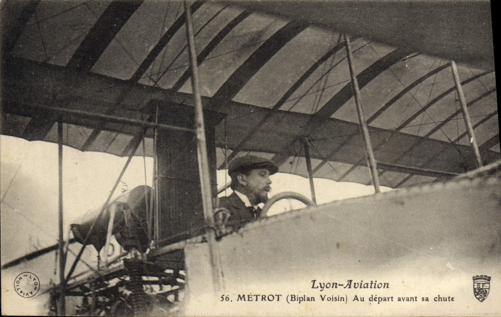 VINTAGE POSTCARD Plane Aviation Lyon Close Biplane Metrot Aviation At the beginning before its fall