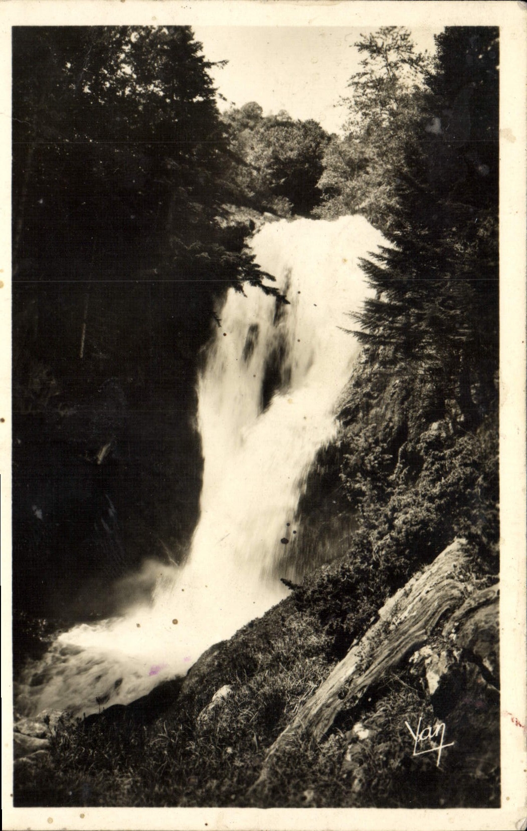 VINTAGE POSTCARD Gripp Artigues Cascades of Tramezalgues