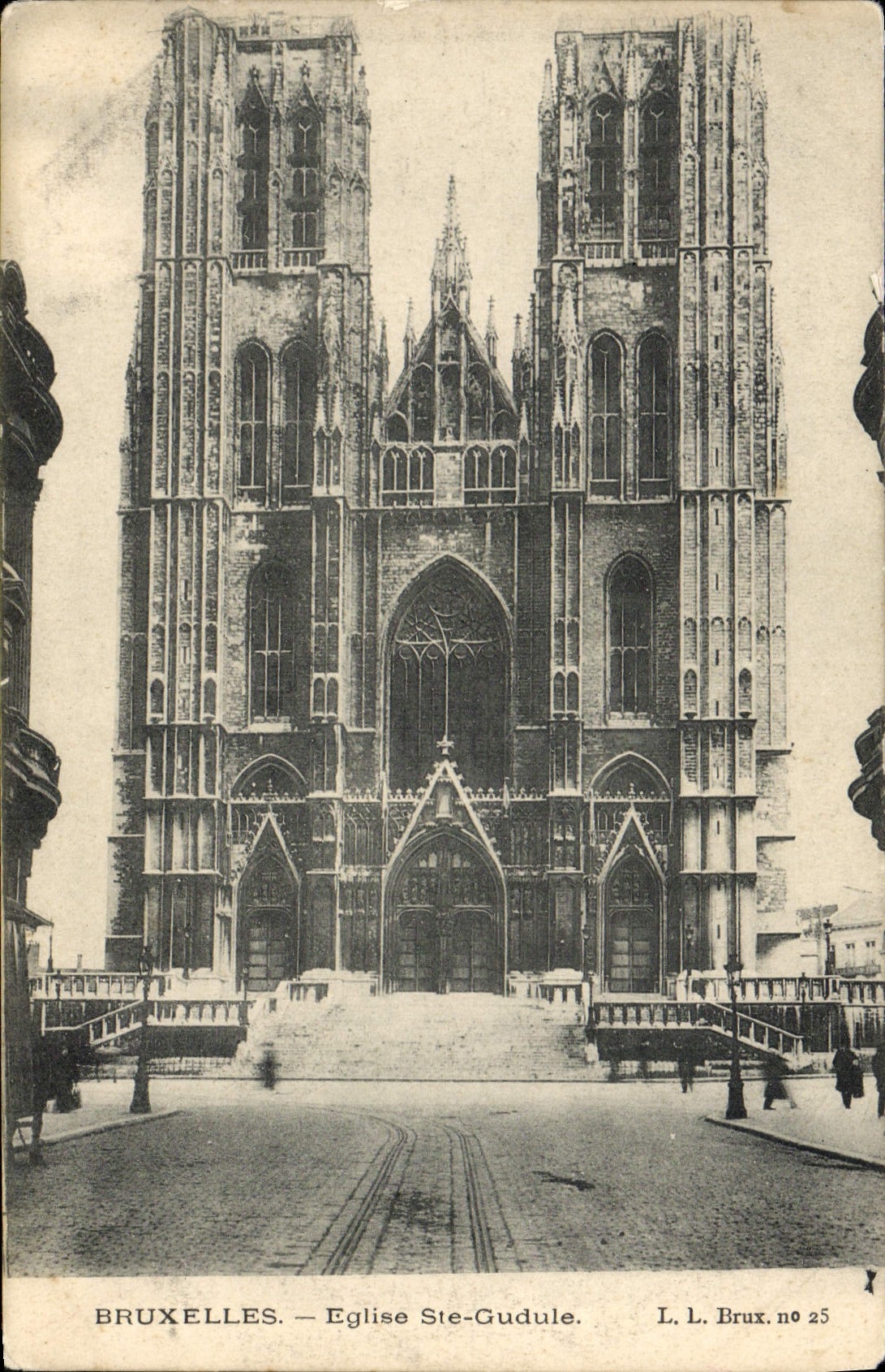 VINTAGE POSTCARD Brussels Church co. Gudule