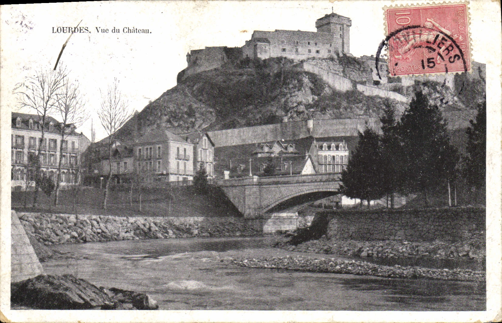 Vista pesada de la POSTAL de la VENDIMIA del castillo