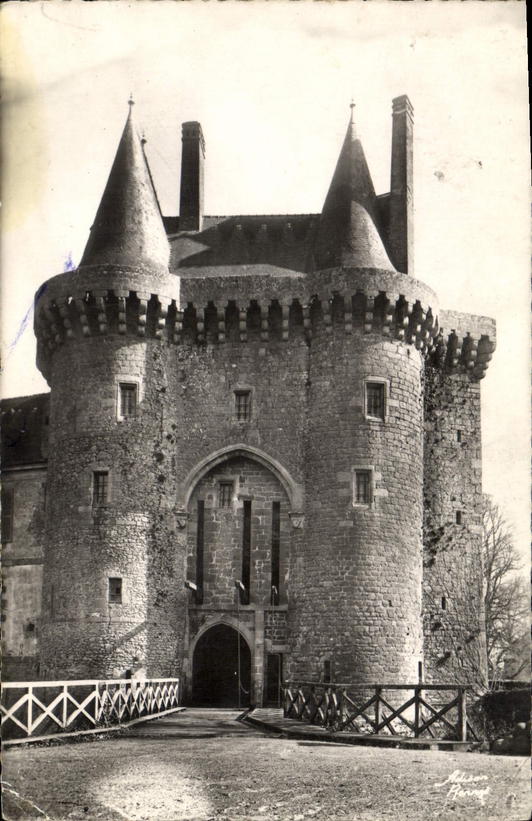 MODERN CARD Iffs the castle of Montmuran the bridge levis