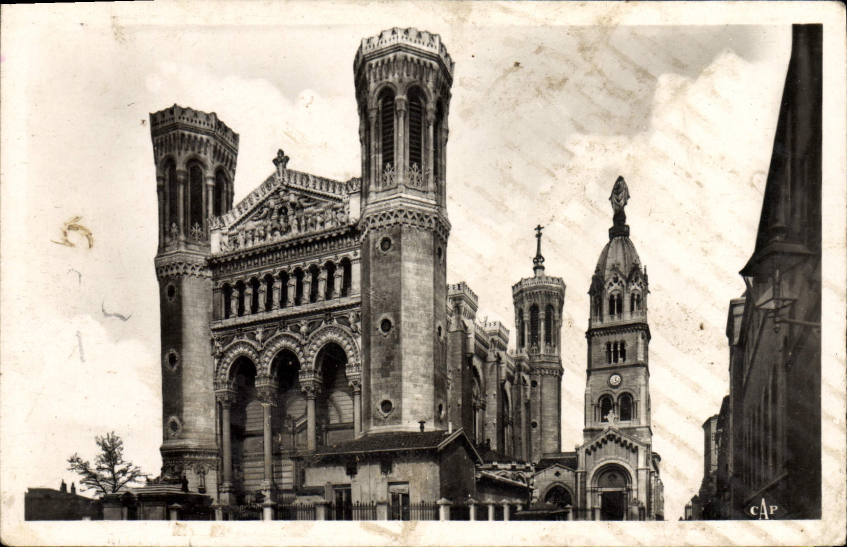 CPM Lyon La Basilique De ND de Fourviere