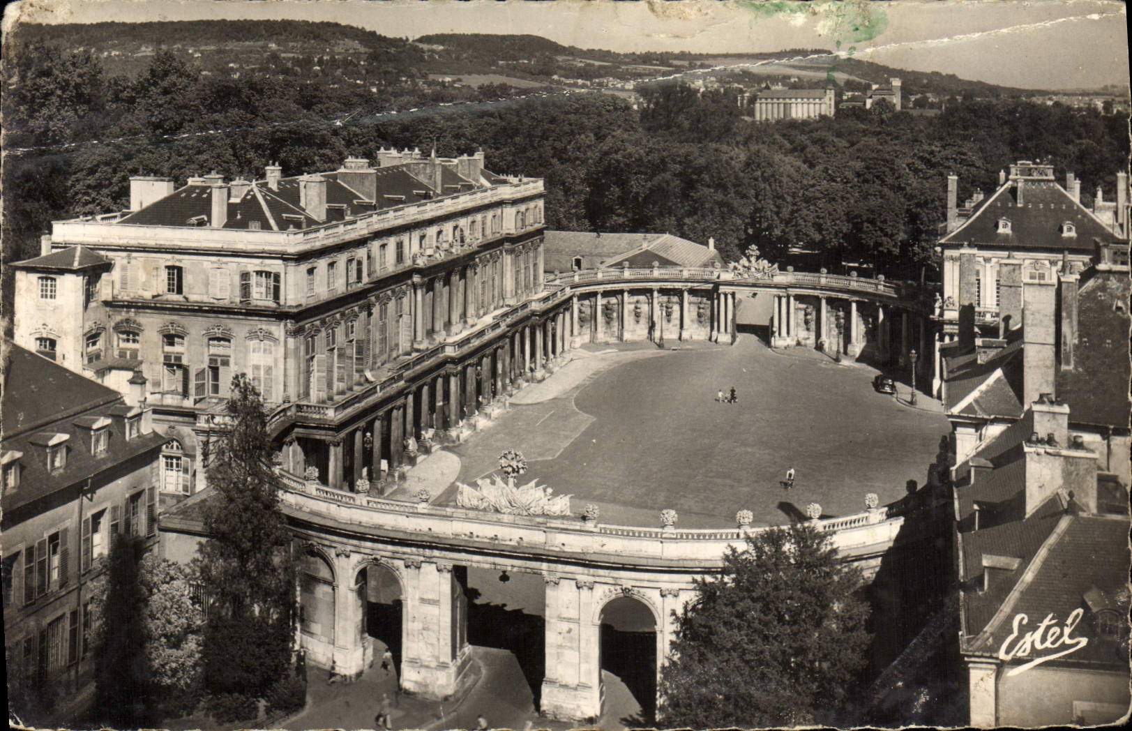 CPA Nancy L'Hemicycle De La Place De La Carriere