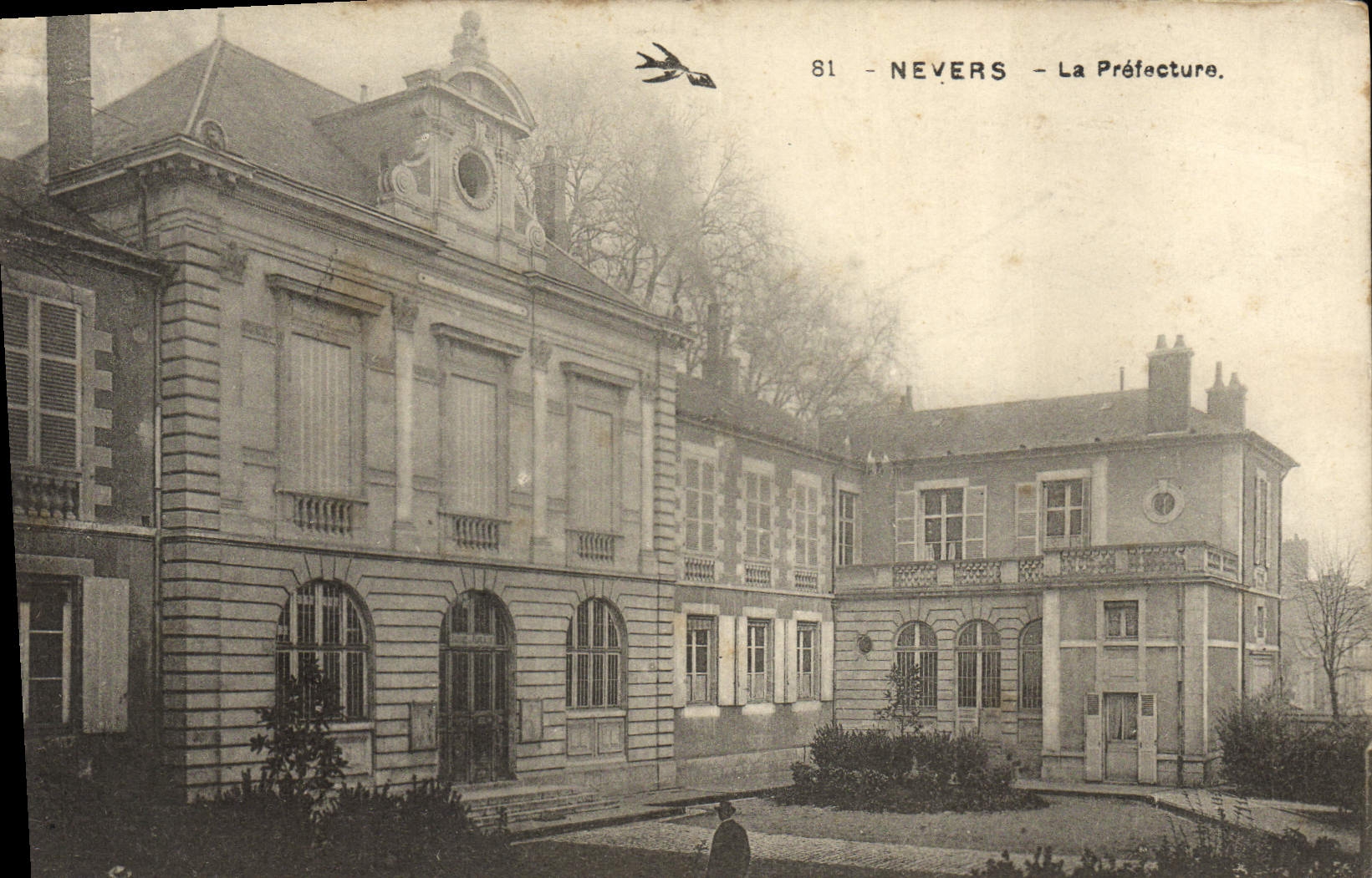 Prefectura de Nevers de la POSTAL de la VENDIMIA