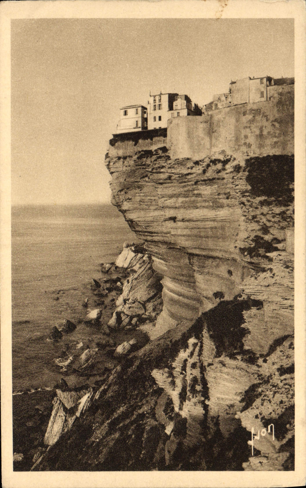 VINTAGE POSTCARD Bonifacio Seen Splendid On the Cliff Which Carries the City