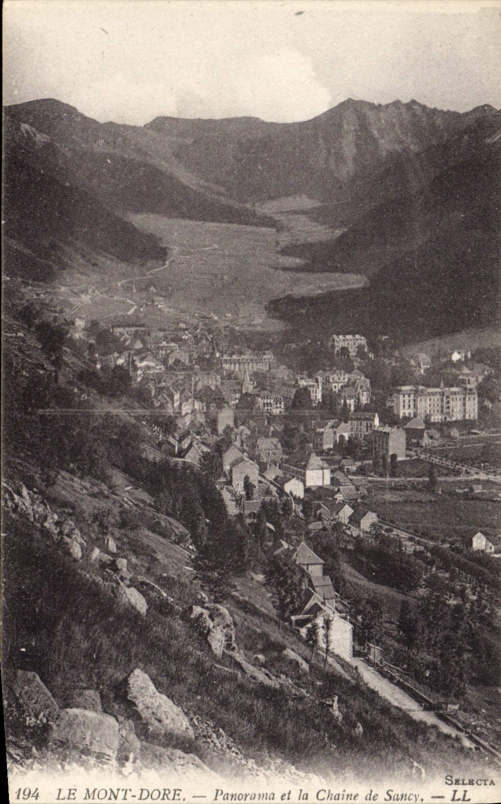 VINTAGE POSTCARD the Mount Gilds Panorama And the Chain De Sancy