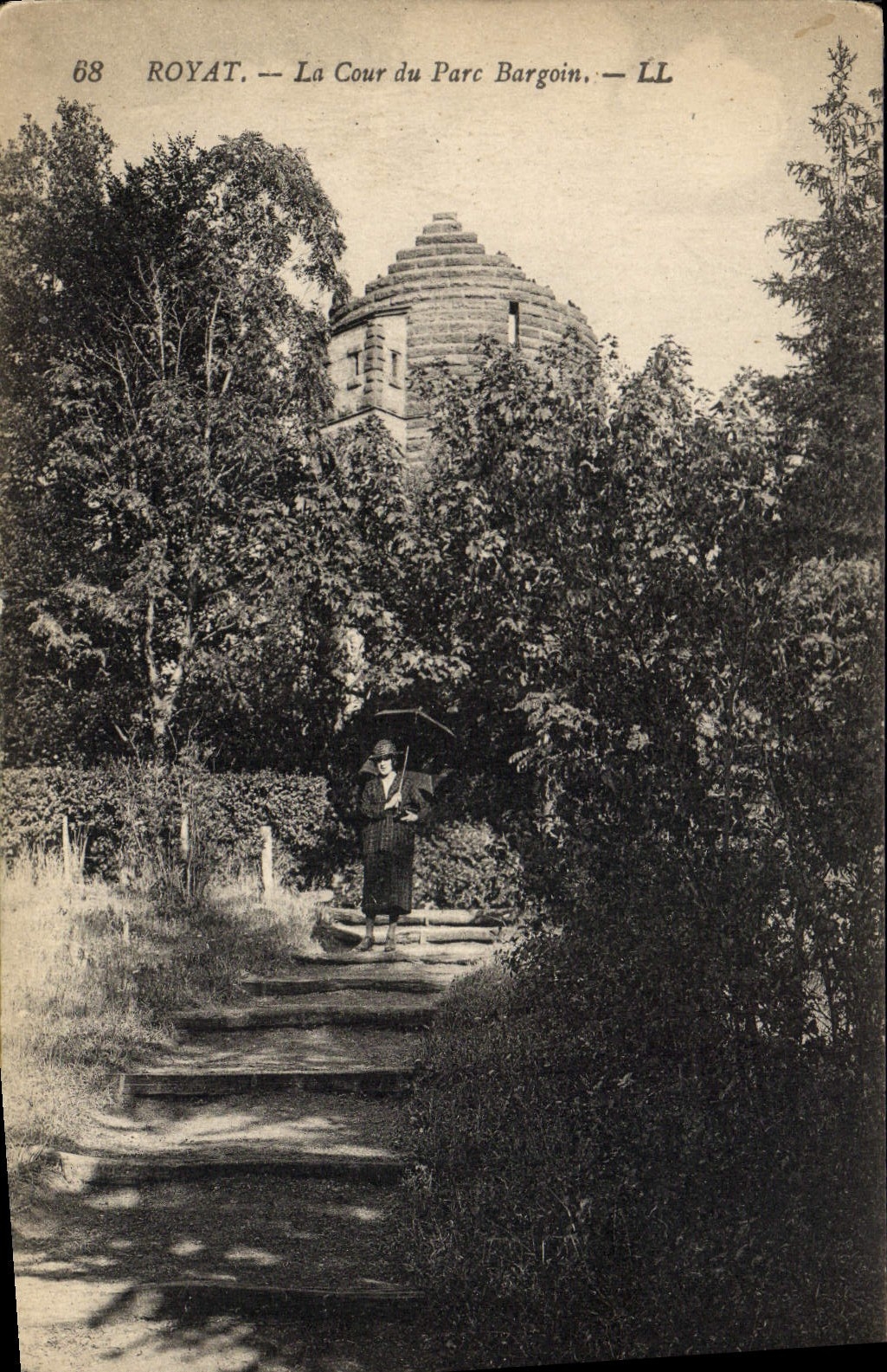 VINTAGE POSTCARD Royat Court Of the Bargoin Park