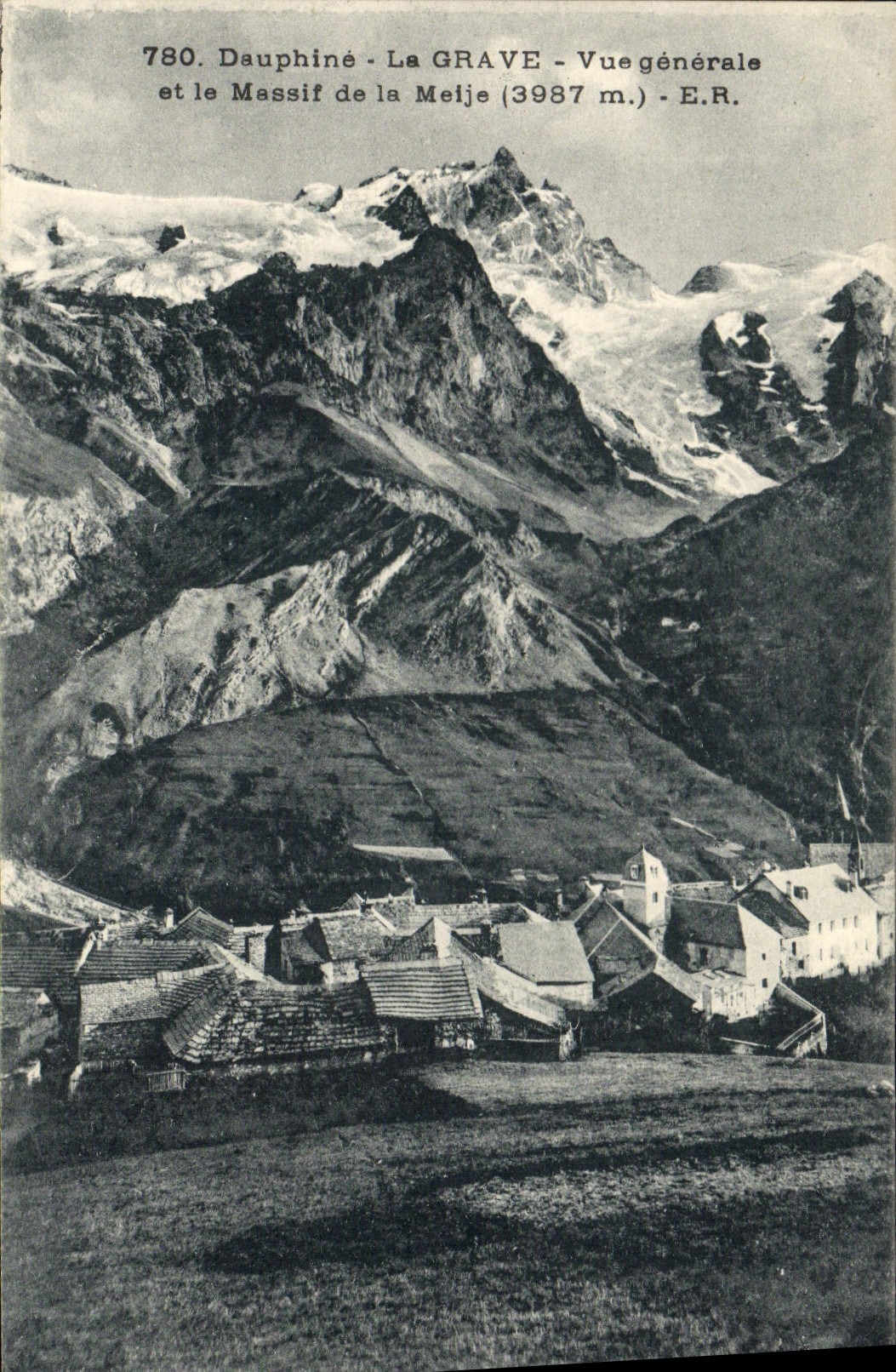 CPA Dauphine La Grave Vue Generale et le Massif de la Meije