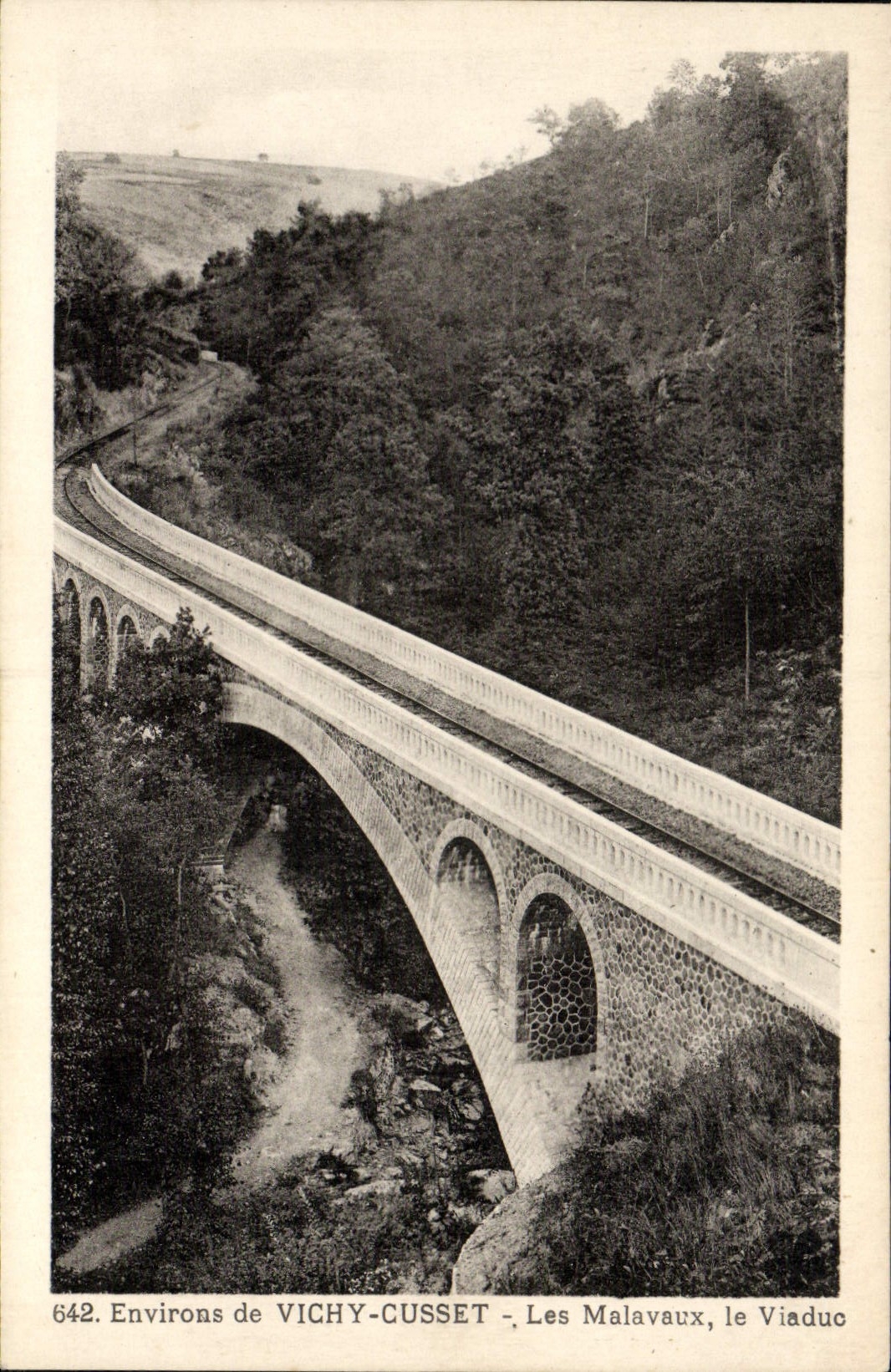CPA Environs de Vichy Cusset Les Malavaux Le Viaduc
