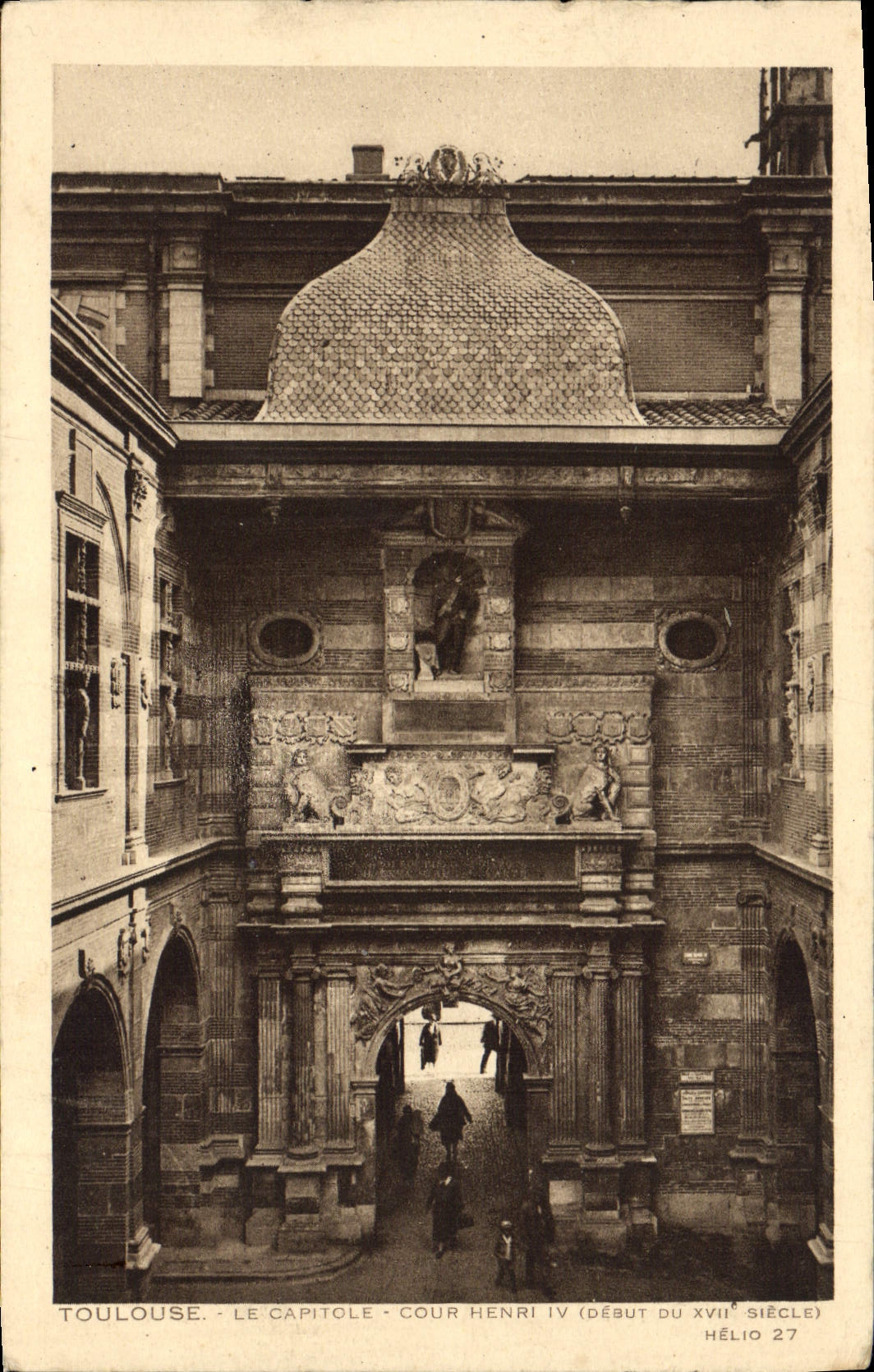 VINTAGE POSTCARD Toulouse Capitole Court Henri IV
