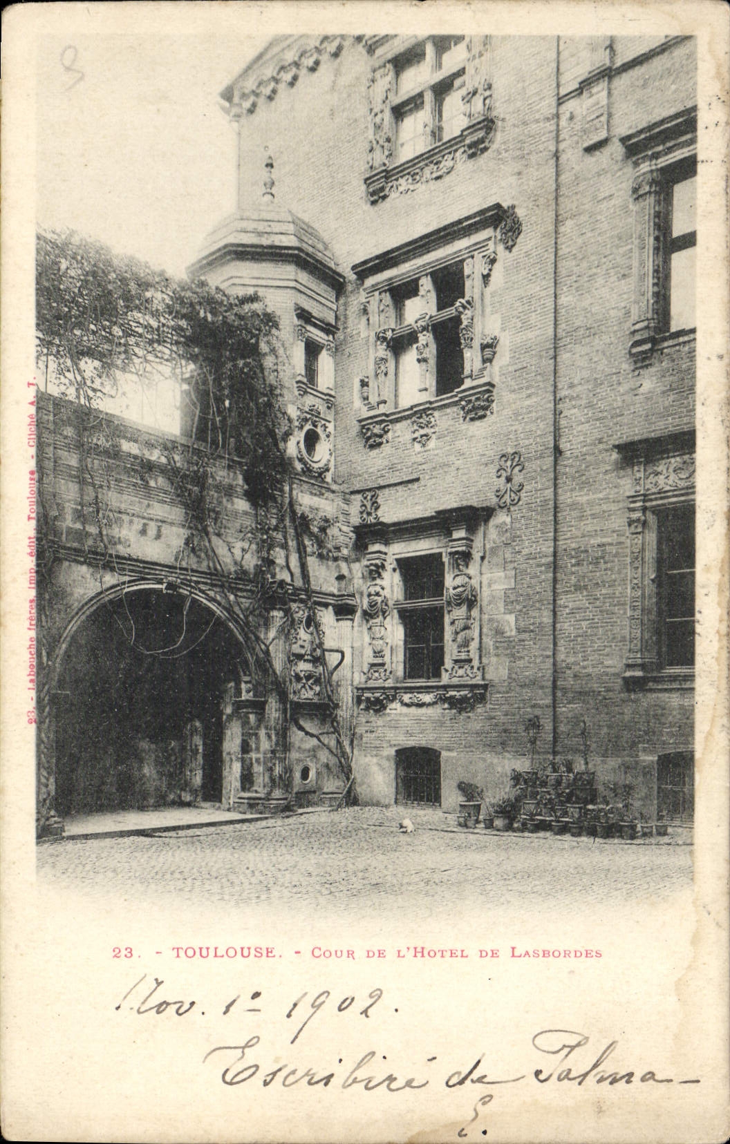 VINTAGE POSTCARD Toulouse Court Of the Hotel De Lasbordes