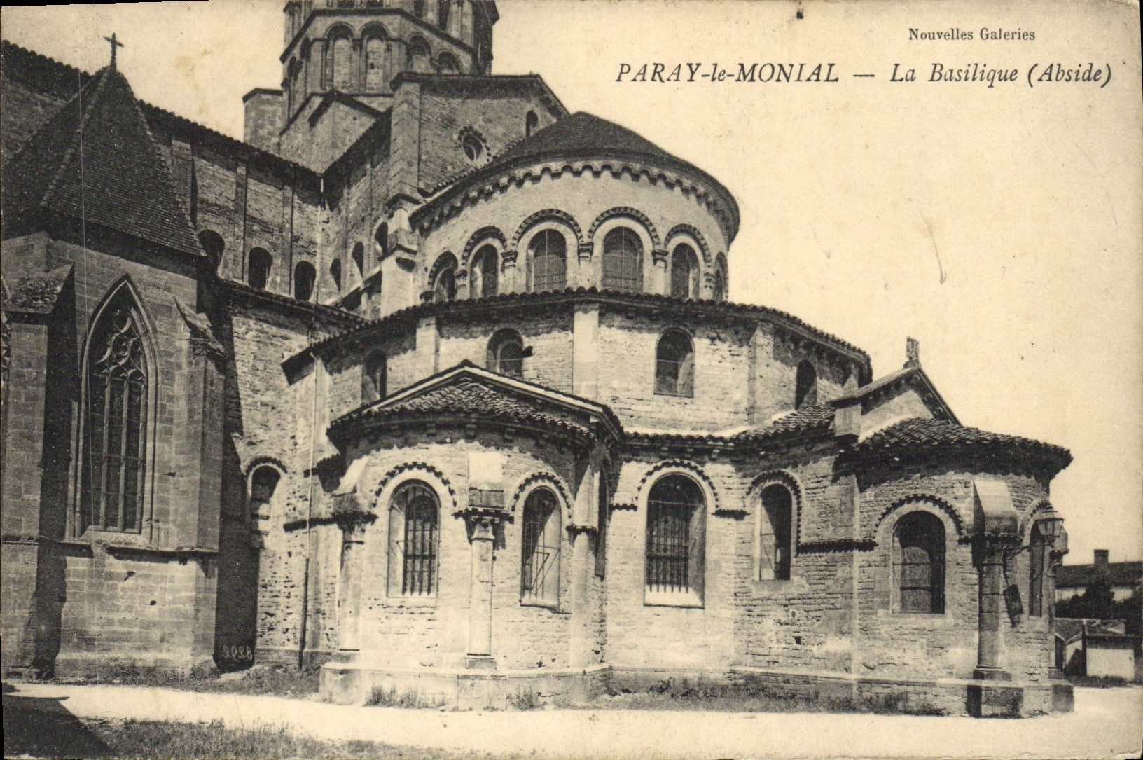 VINTAGE POSTCARD Paray Monial the Basilica Apse