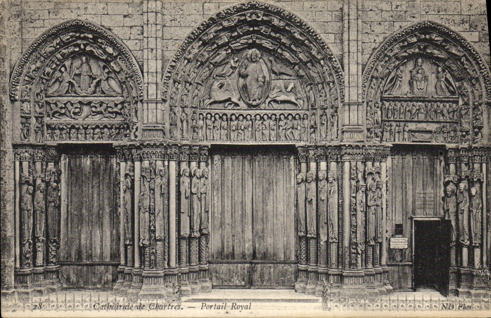 CPA Cathedrale de Chartres Portail Royal