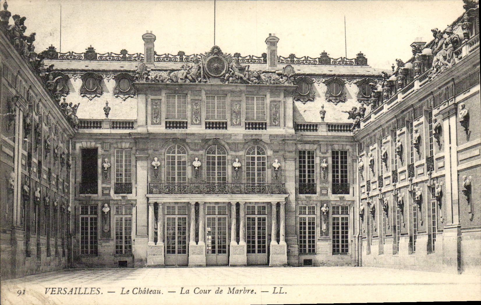 VINTAGE POSTCARD Versailles the Castle Marble Court