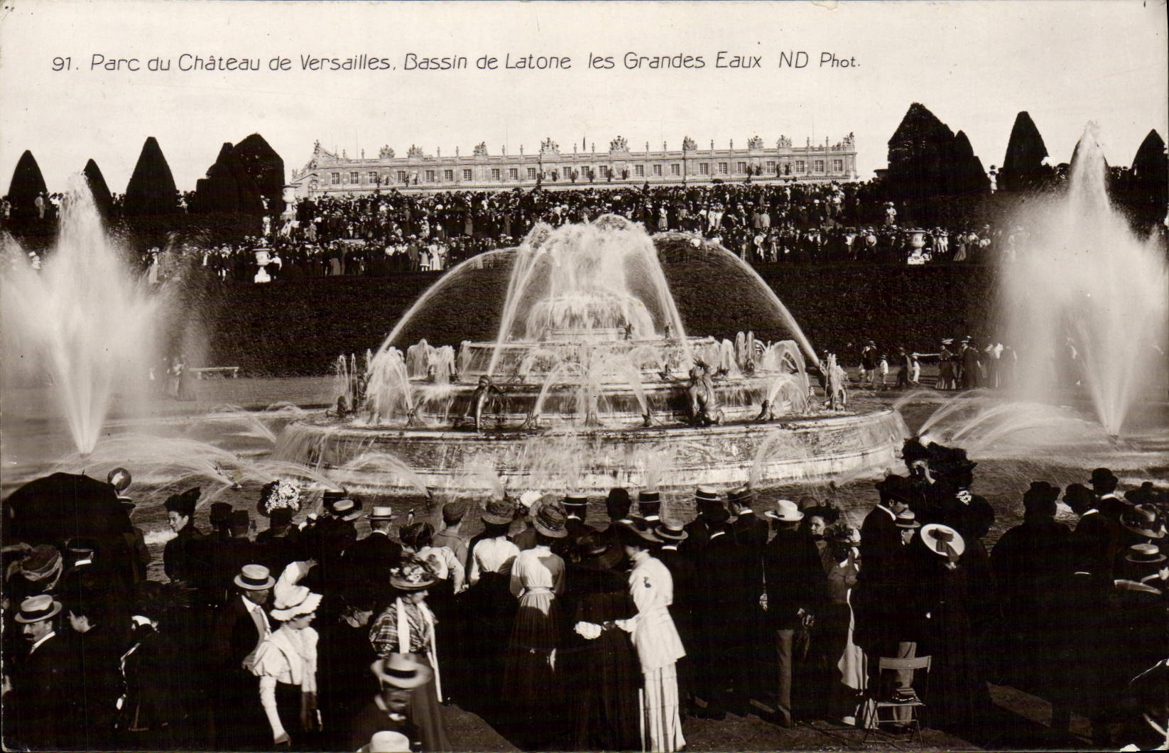 CPA Parc Du Chateau De Versailles Bassin De Latone Les grandes eaux