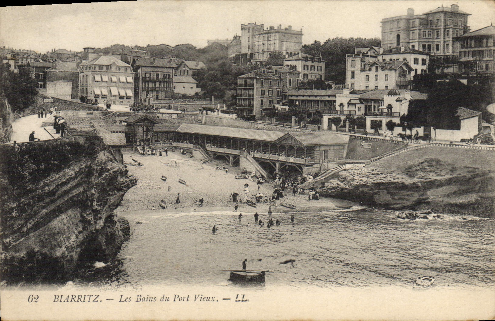 CPA Biarritz Les Bains Du Port Vieux