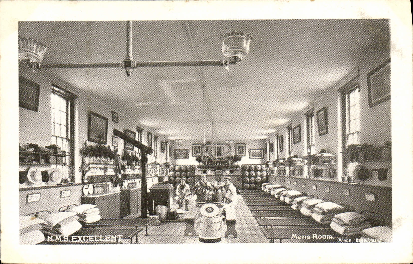 CPA Bateau HMS Excellent Mens room