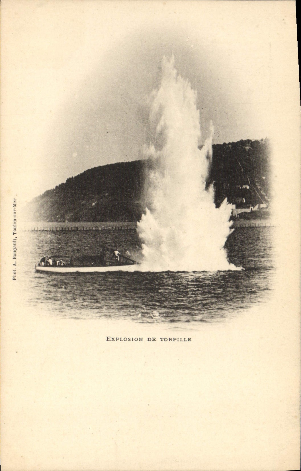 CPA Bateau Explosion de torpille