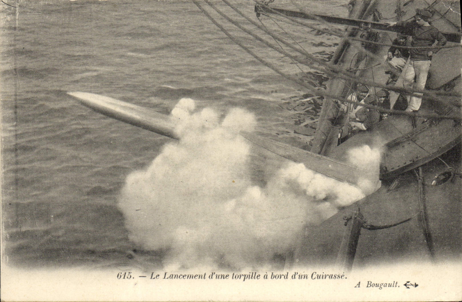 CPA Bateau Le lancement d'une torpille a bord d'un cuirasse