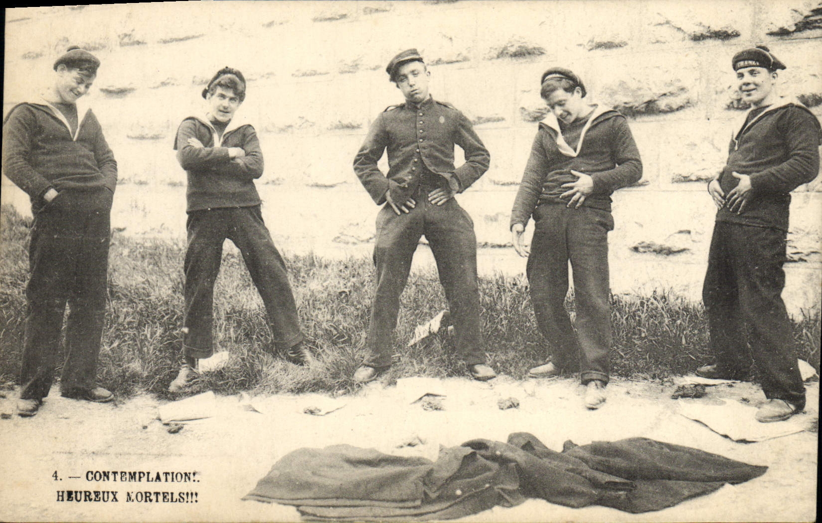 CPA Bateau Contemplation Heureux mortels