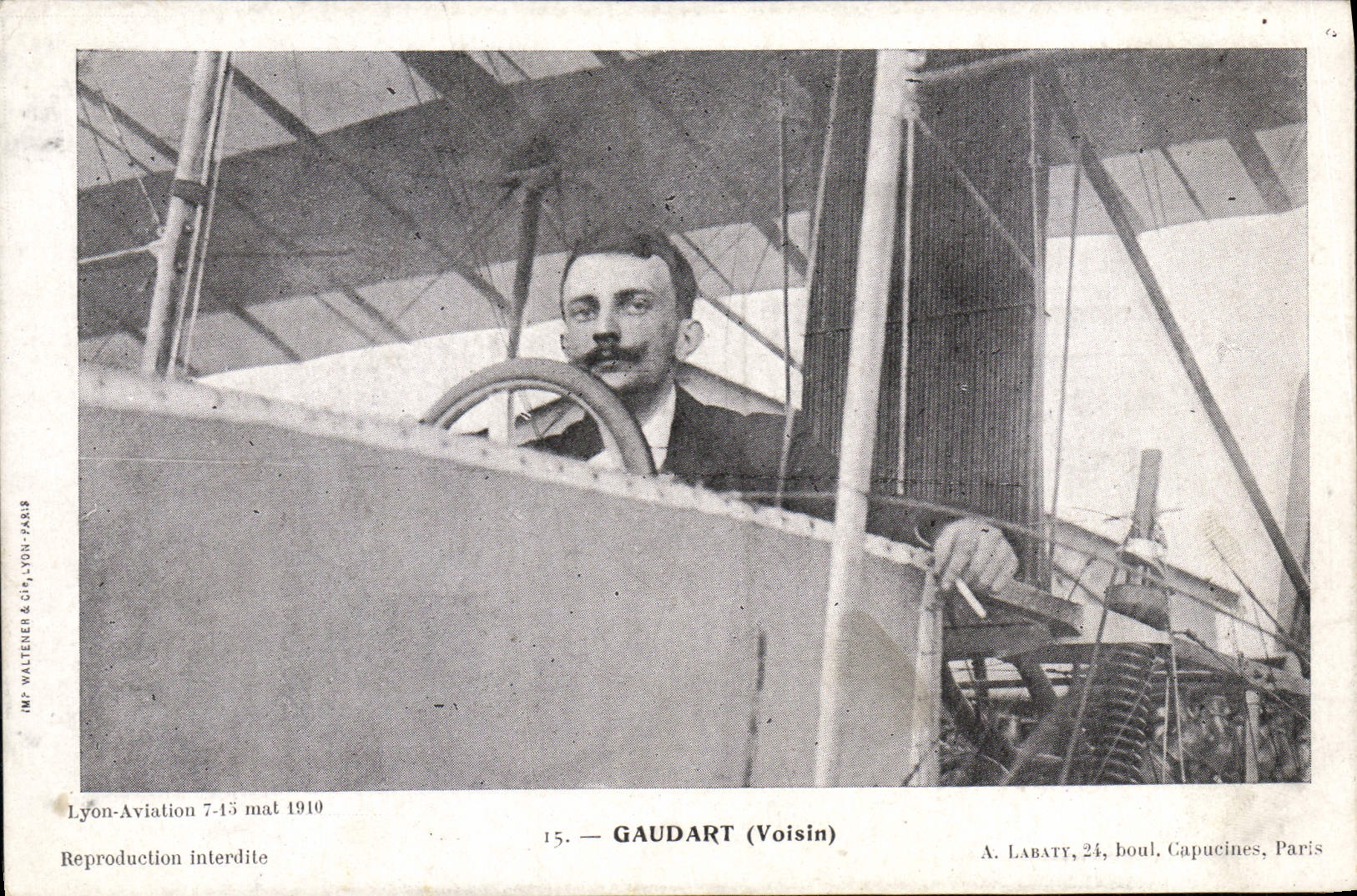 VINTAGE POSTCARD Plane Close Gaudart Aviation